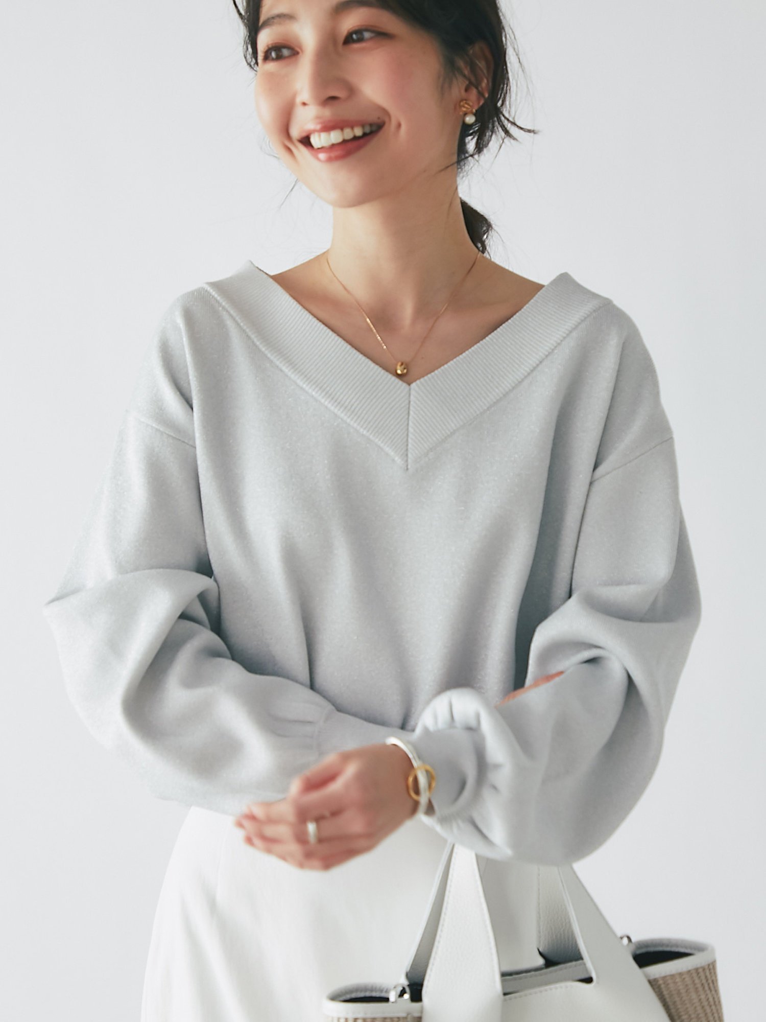 La boutique BonBon 【全骨格対応】Vネックラメニット ラブティックボンボン トップス ニット シルバー ゴールド ピンク【送料無料】のサムネイル