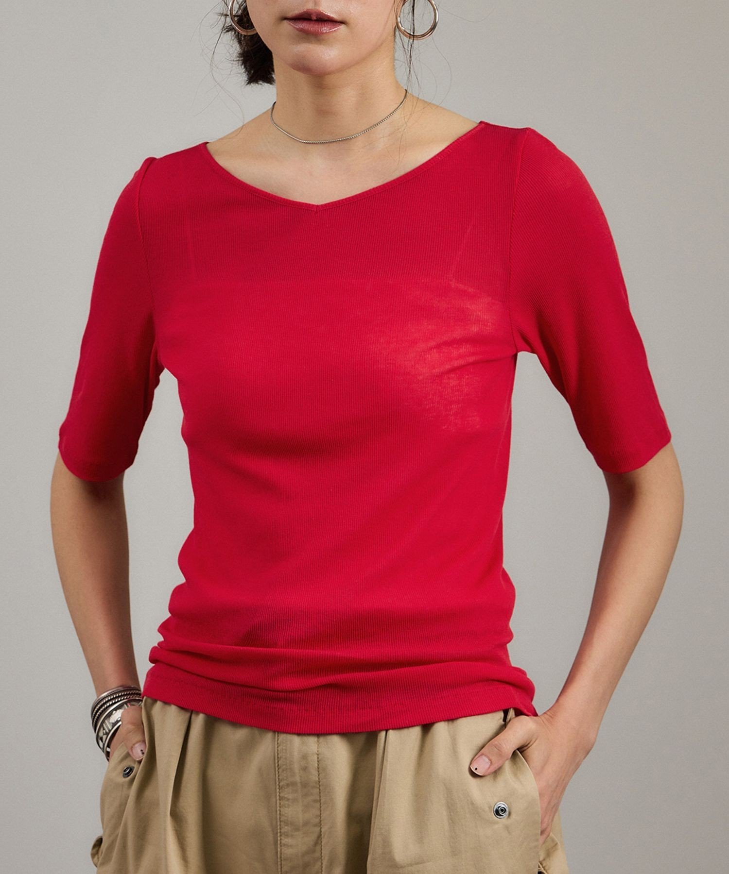 SALON adam et rope' nu=layerジェントルVネックシアーTシャツ サロン アダム エ ロペ トップス カットソー・Tシャツ ブラック レッド ホワイト