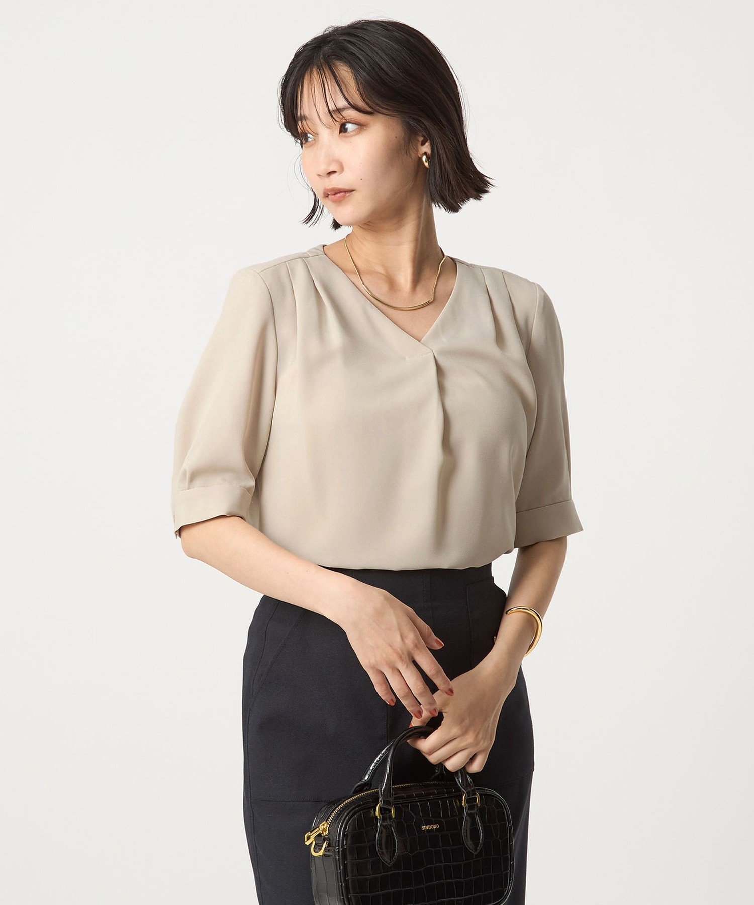 UNITED ARROWS green label relaxing 肩タック Vネック ショートスリーブ ブラウス ユナイテッドアローズ グリーンレーベルリラクシング トップス シャツ・ブラウス ホワイト ベージュ【送料無料】のサムネイル