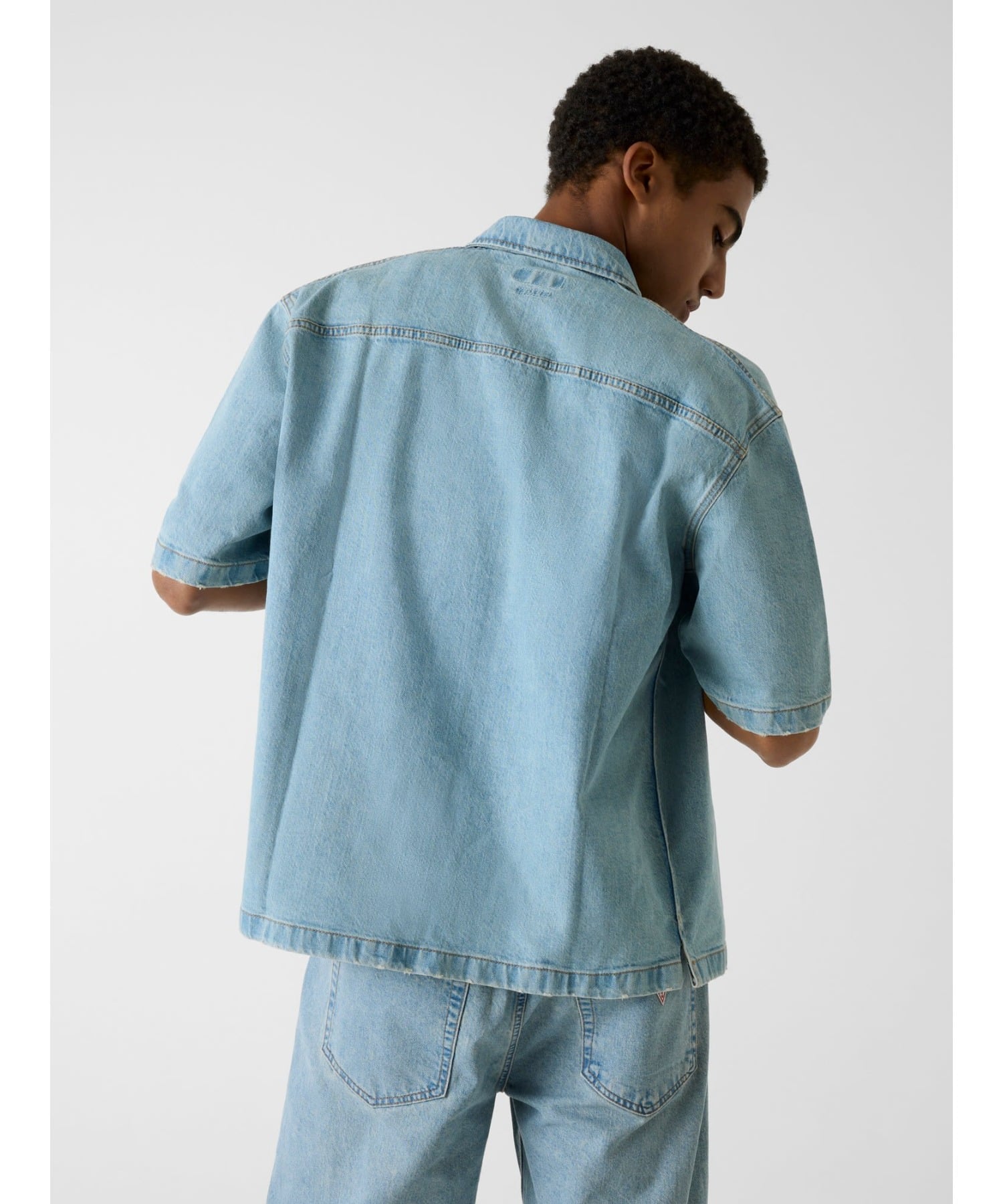 GUESS JEANS GUESS JEANS 半袖シャツ (M)Cropped Oversize Shirt ゲス トップス シャツ・ブラウス ブルー【送料無料】