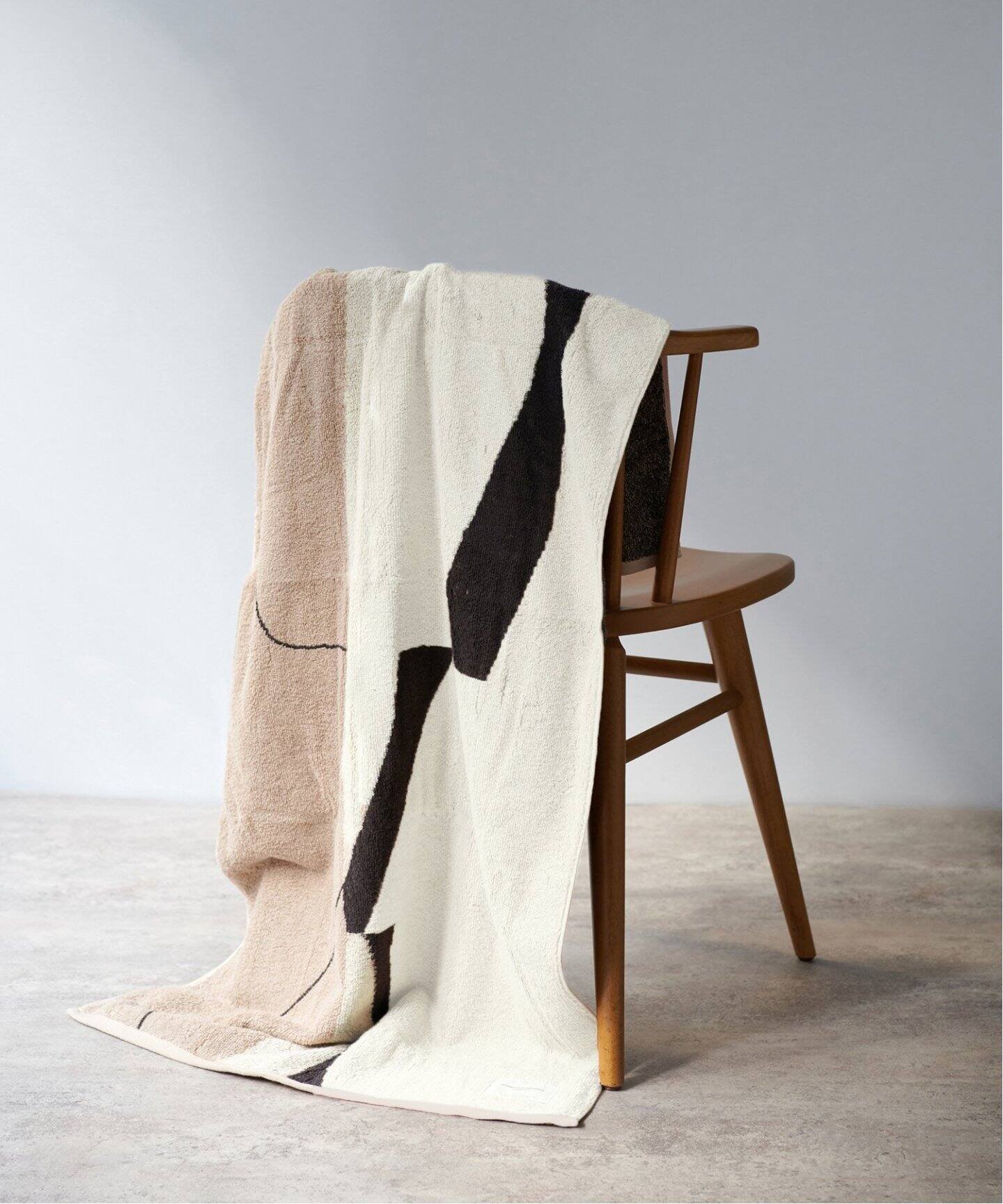 JOURNAL STANDARD FURNITURE s\tBOURGES BATH TOWEL u[W oX^I W[iX^_[ht@j`[ CeAEG ^I x[W