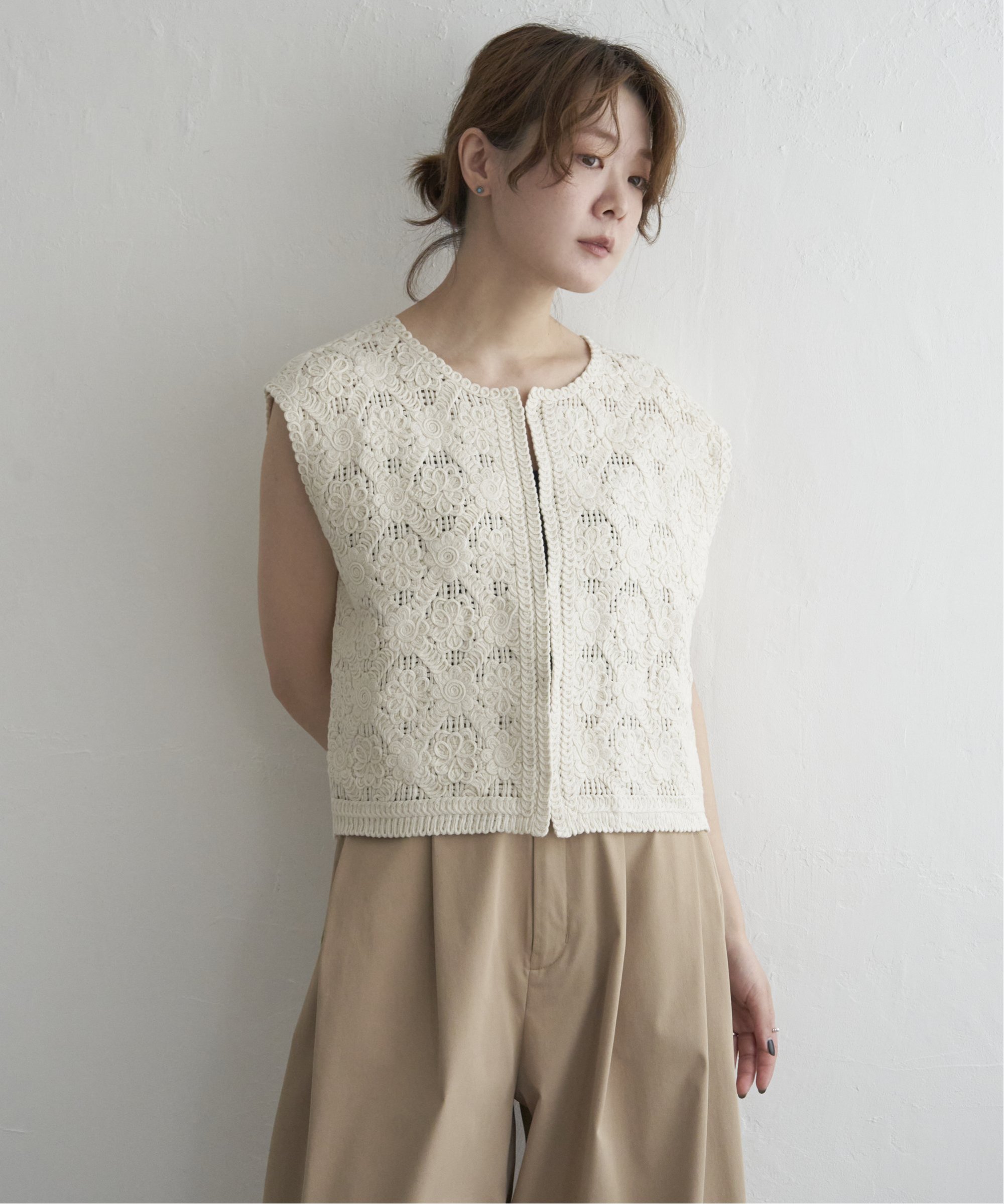 【SALE／10%OFF】notch. コードレース編みベスト ノッチ トップス ベスト・ジレ ホワイト【送料無料】のサムネイル