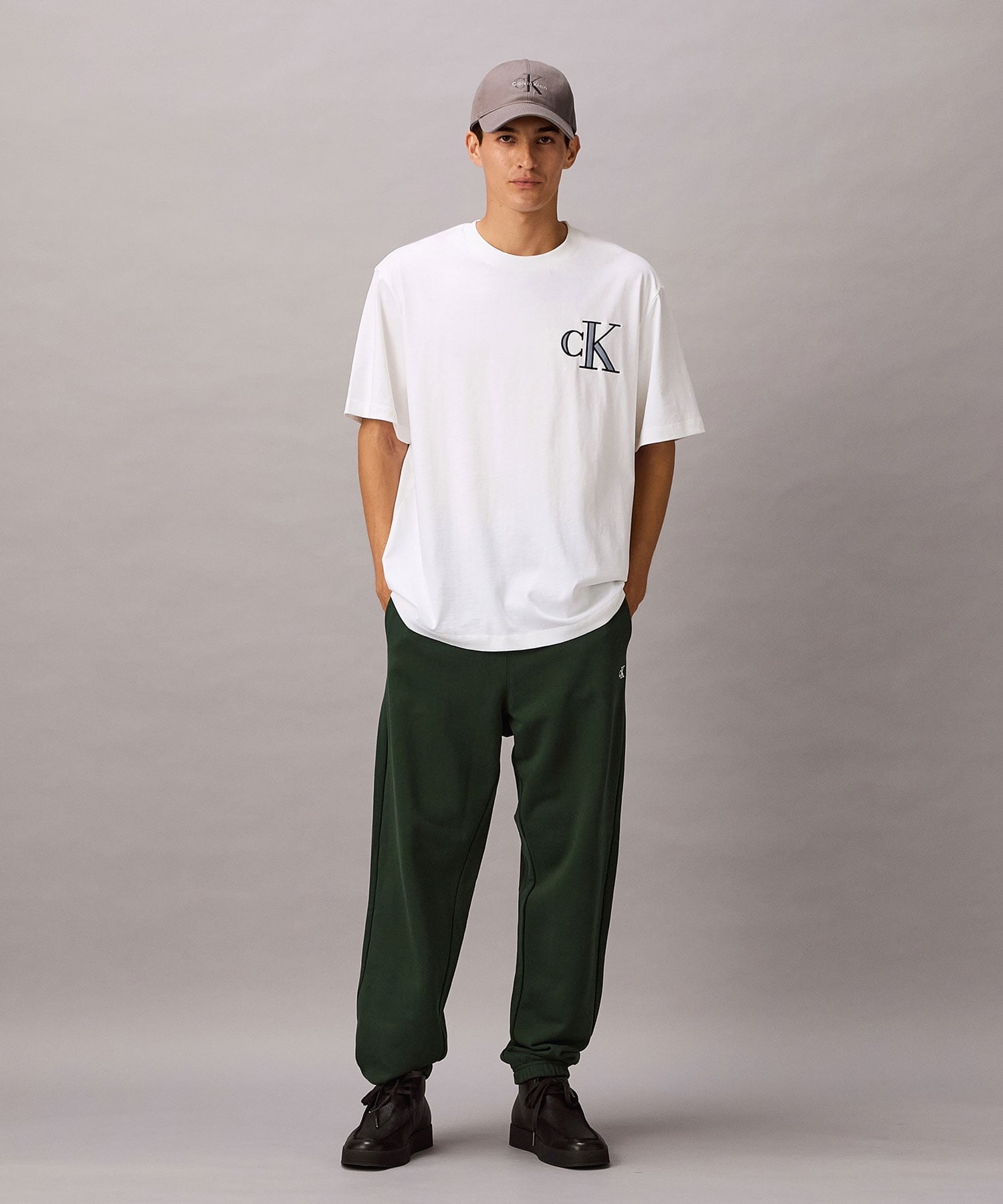 【SALE／50%OFF】Calvin Klein Jeans (M)【公式ショップ】 カルバンクライン 20s バーシティ ロゴパッチ クルーネックTシャツ Calvin Klein Jeans 4RB848G カルバン・クライン トップス カットソー・Tシャツ ホワイト グレー【送料無料】