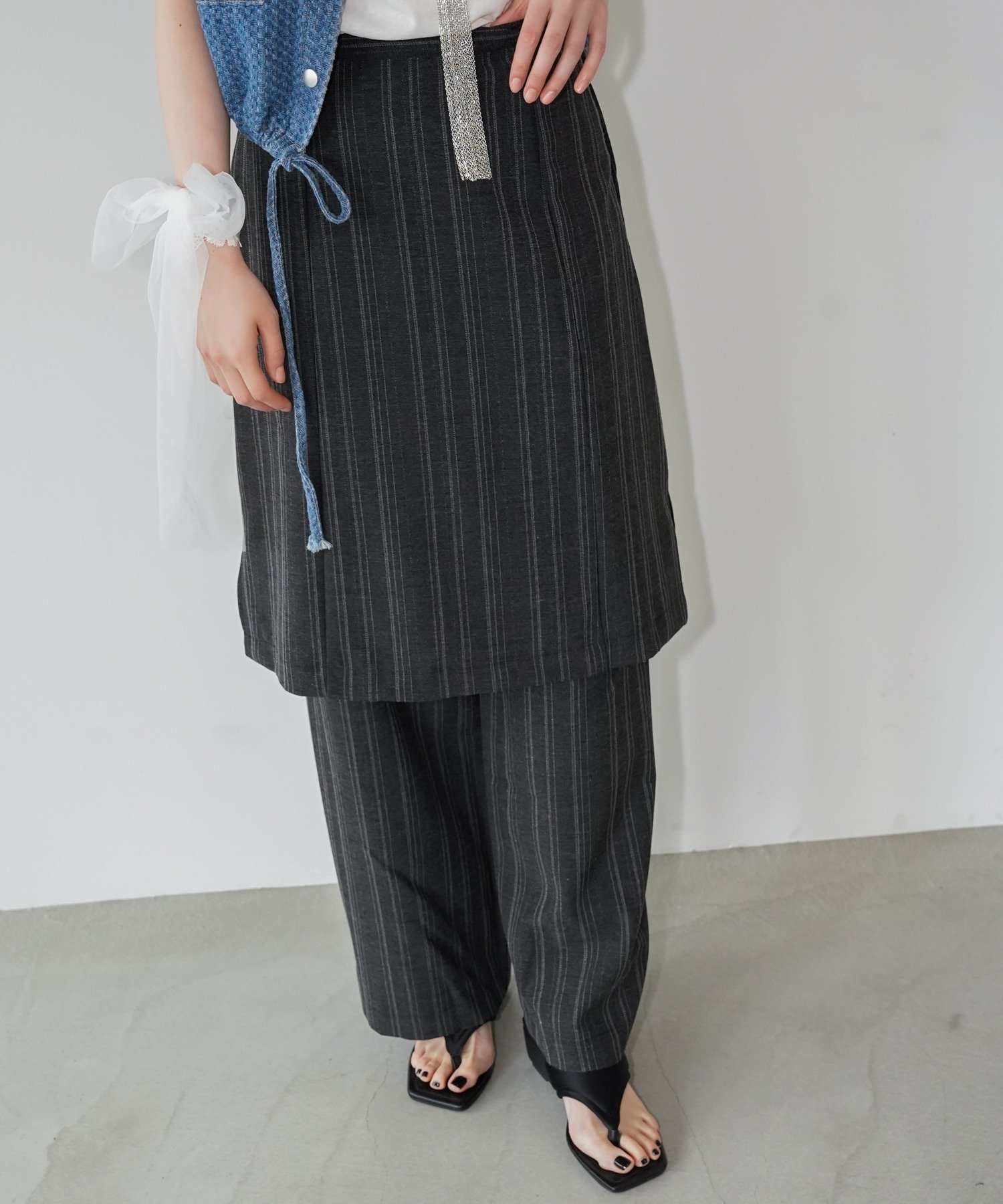 ピンストライプ レイヤードパンツ chw26s202 チュクラ パンツ その他のパンツ グレー