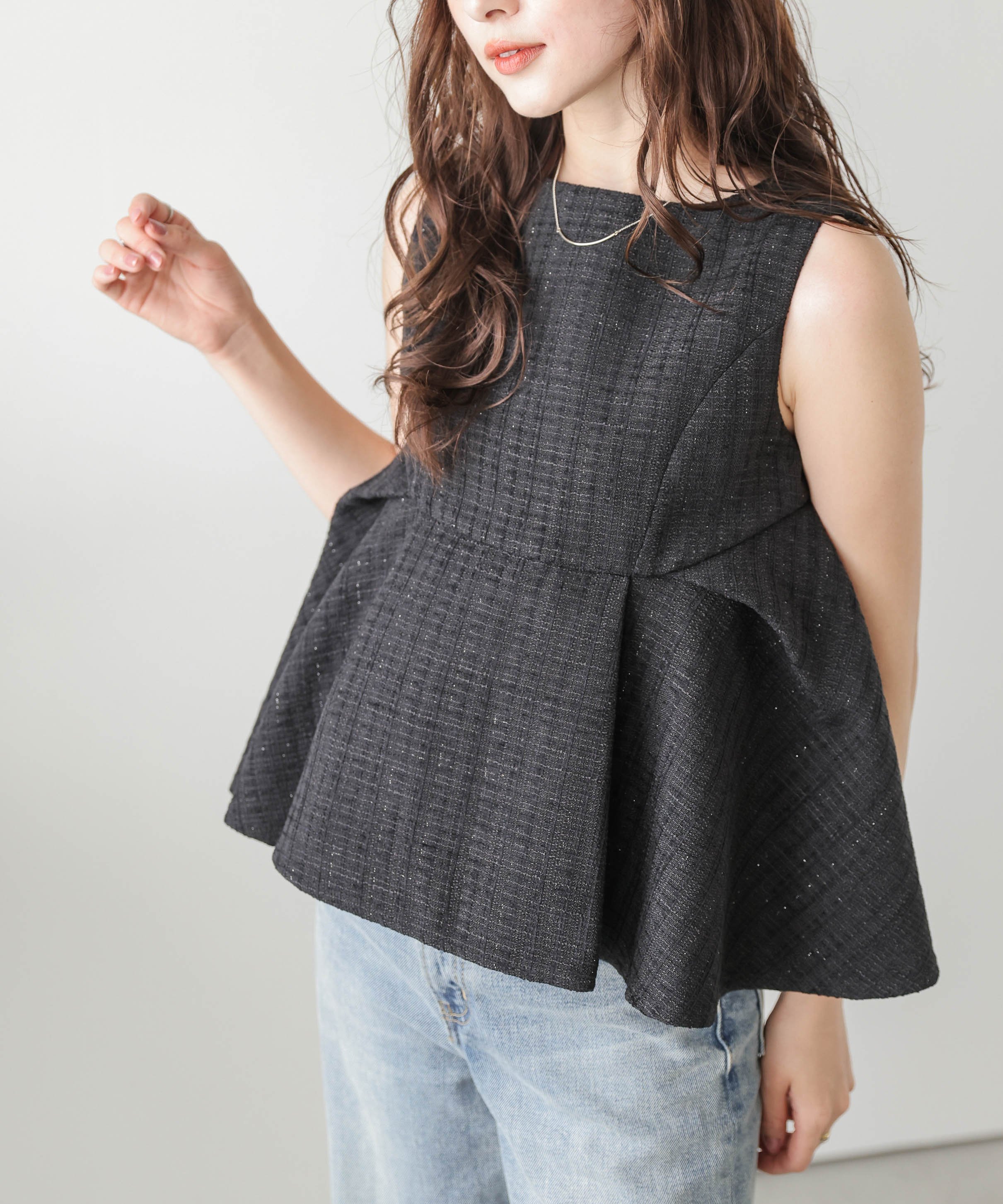Lajour 【日本製】ツイード ラメ ペプラム トップス ラジュール トップス ノースリーブ・タンクトップ ホワイト ブラック