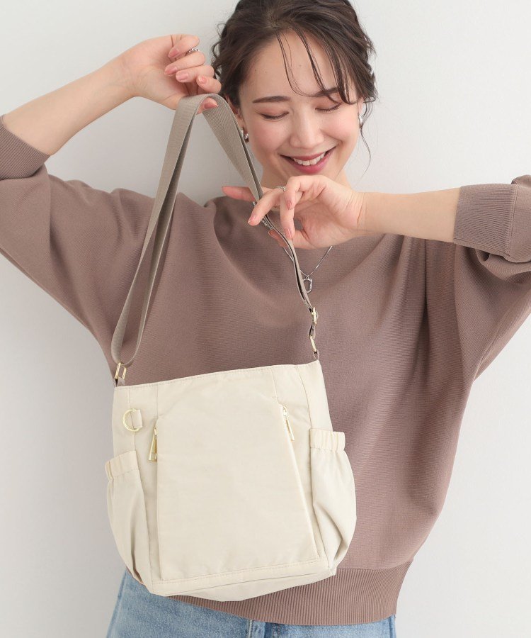 SHOO・LA・RUE 【撥水】縦ファスナー8ポケットショルダーバッグ シューラルー バッグ ショルダーバッグ グレー ブラック ホワイト