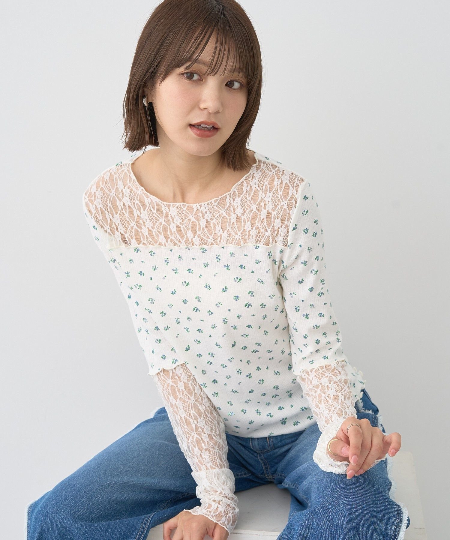 【SALE／50%OFF】earth music&ecology レース×アイレットプルオーバー アースミュージック&エコロジー トップス カットソー・Tシャツ ホワイト ブラック
