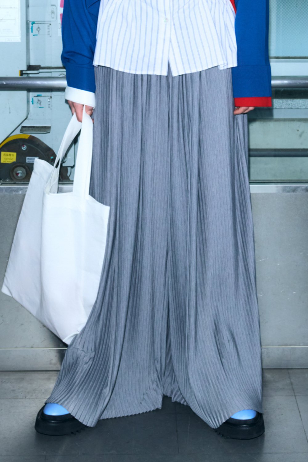 ENFOLD PLEATS RELAX WIDE-PANTS エンフォルド パンツ スラックス・ドレスパンツ ブラック グレー
