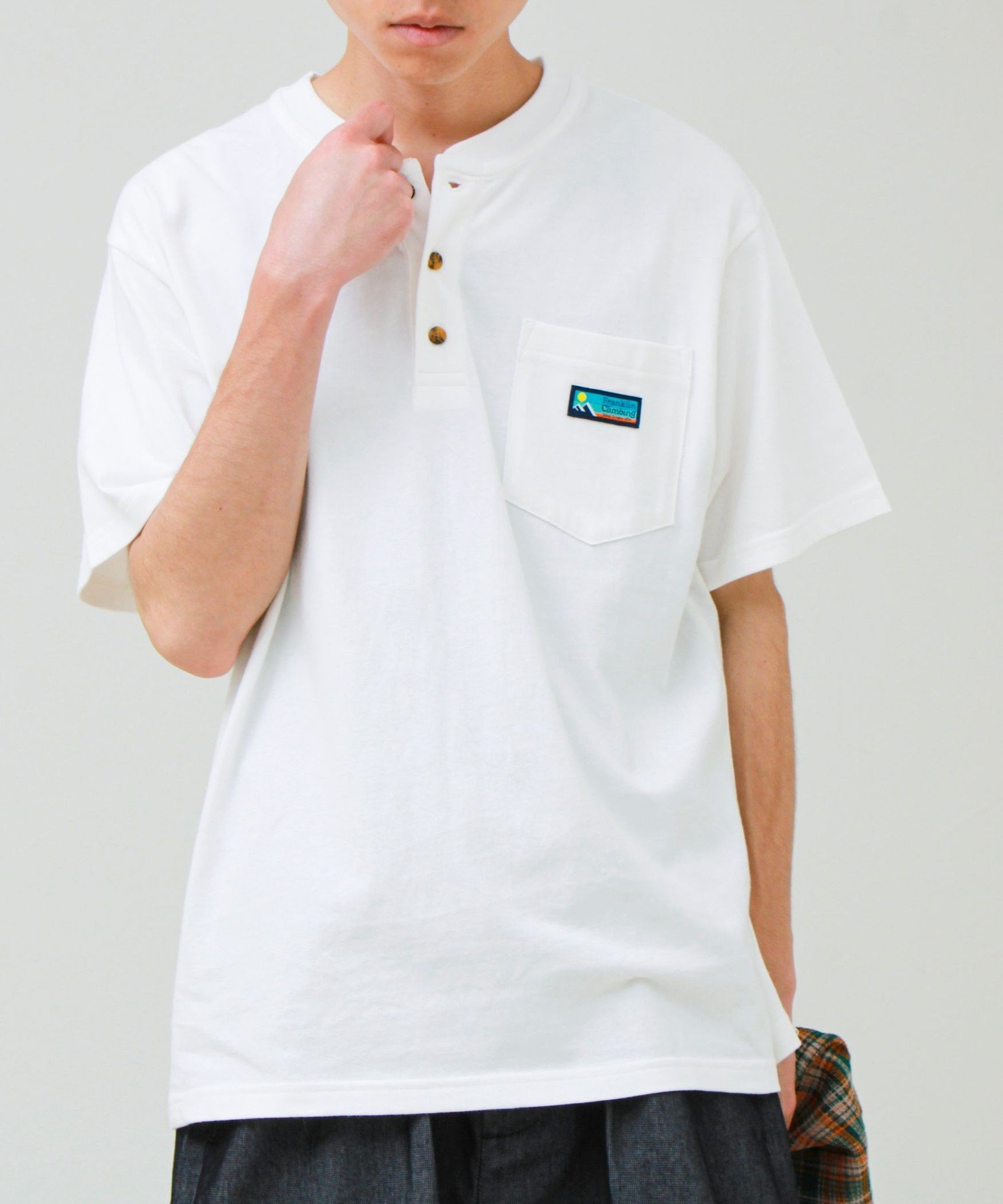 【Franklin Climbing/フランクリンクライミング】ヘンリーネックラベルTシャツ フレディ アンド グロスター トップス カットソー・Tシャツ ホワイト ブラック