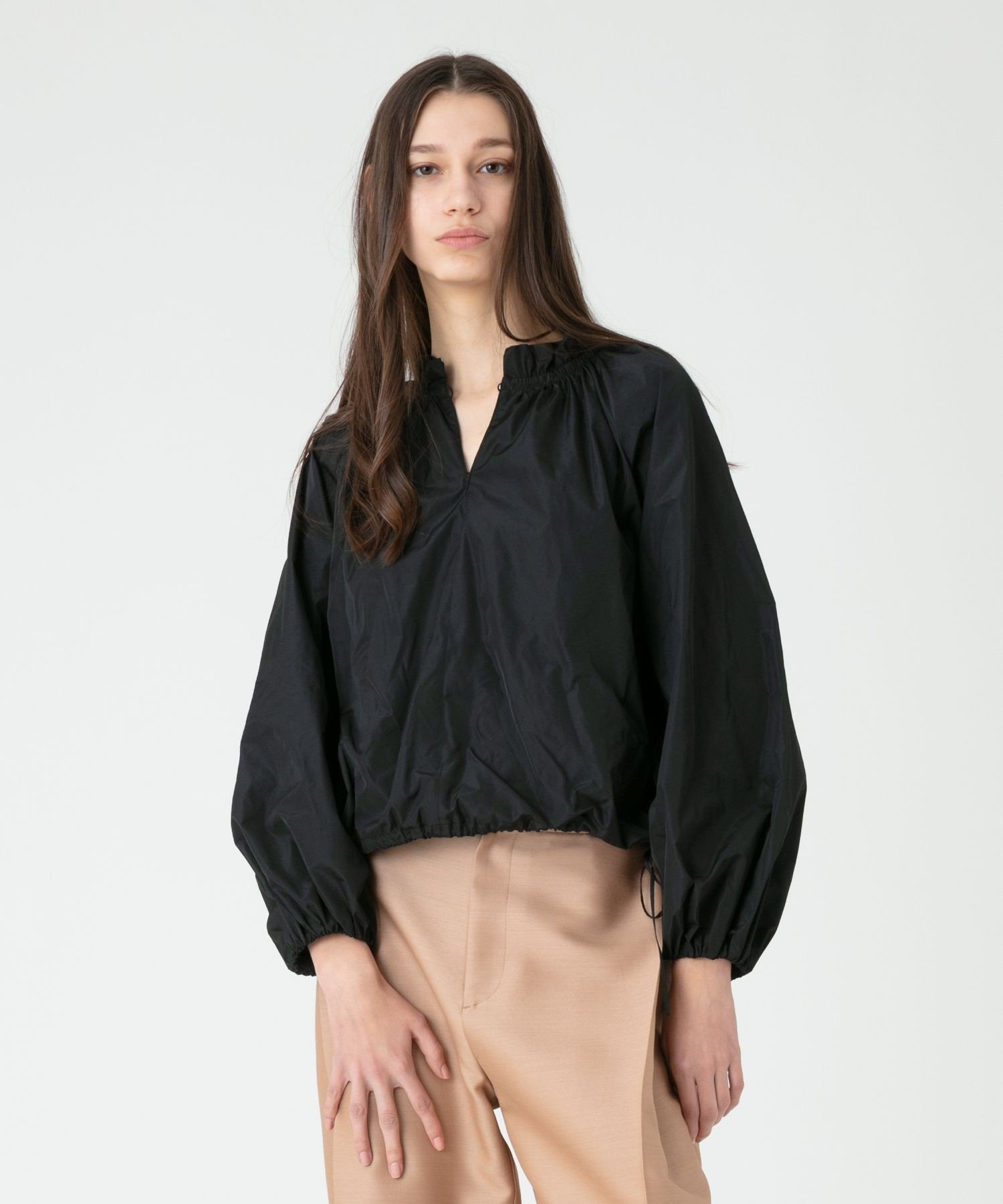 LOULOU WILLOUGHBY 【LOULOU WILLOUGHBY】タフタバルーンブラウス アルアバイル トップス シャツ・ブラウス ブラック イエロー