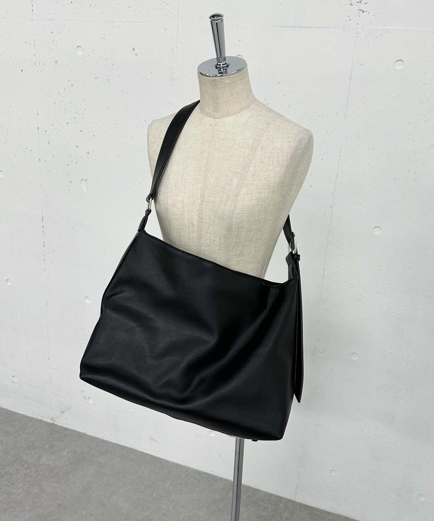 合皮ワンショルトート アルシーヴ バッグ その他のバッグ ブラック