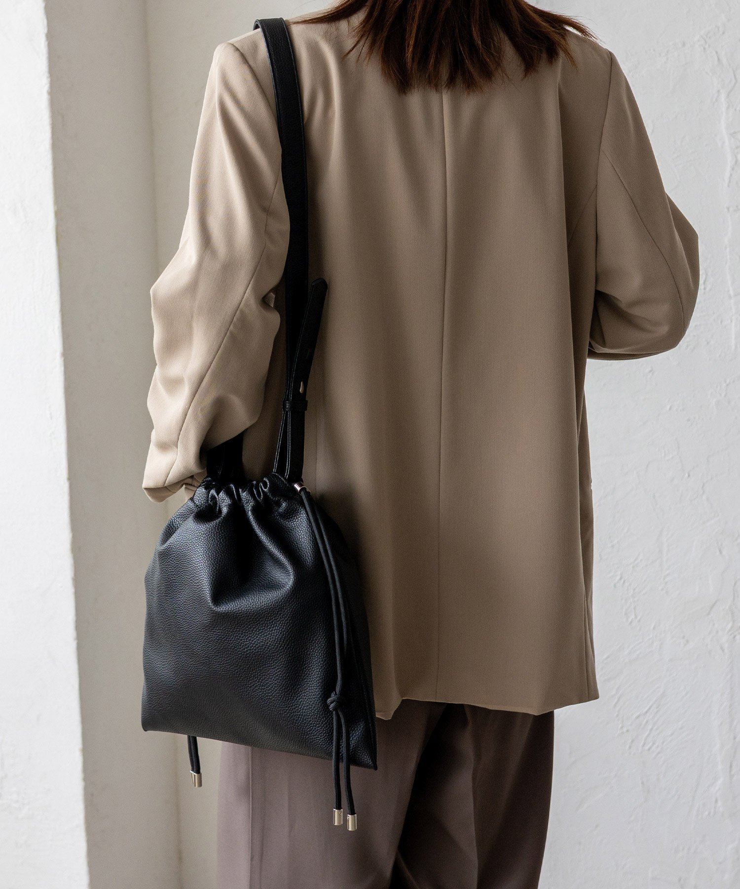 【SALE／40%OFF】Depral 2way 巾着ショルダーバッグ ヴィータフェリーチェ バッグ ショルダーバッグ シルバー ブラック【送料無料】