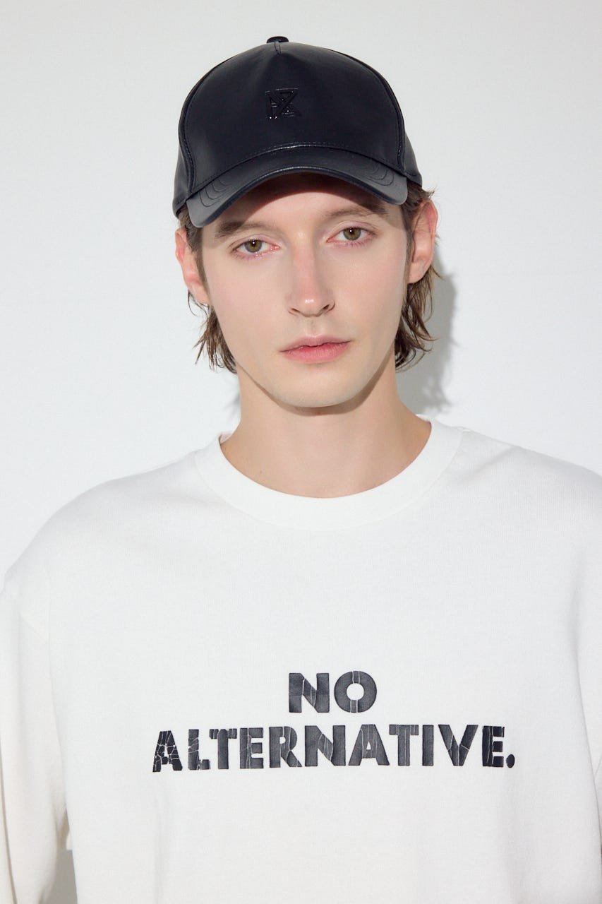 NO ALTERNATIVE長袖Tシャツ アズールバイマウジー トップス カットソー・Tシャツ ホワイト ブラック