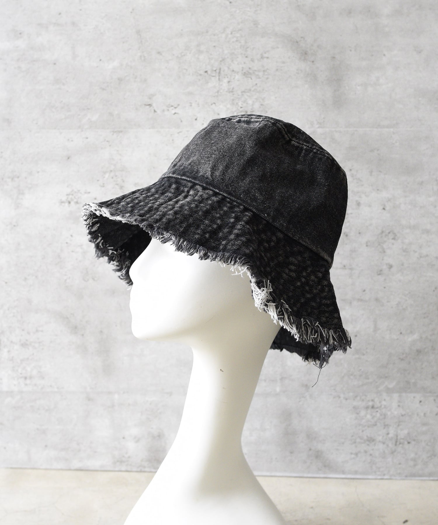 【SALE／60%OFF】styiro styiro/デニムフリンジバケットハット イストワール 帽子 ハット ブルー ブラック