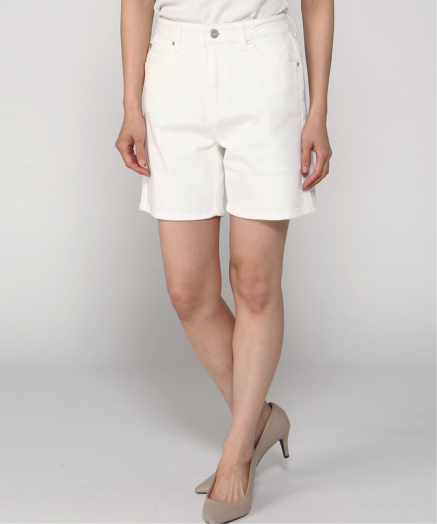Other - 【SALE／50%OFF】GUESS GUESS デニム ショートパンツ (W)LADIES' Denim Shorts ゲス パンツ ジーンズ・デニムパンツ ホワイト【送料無料】