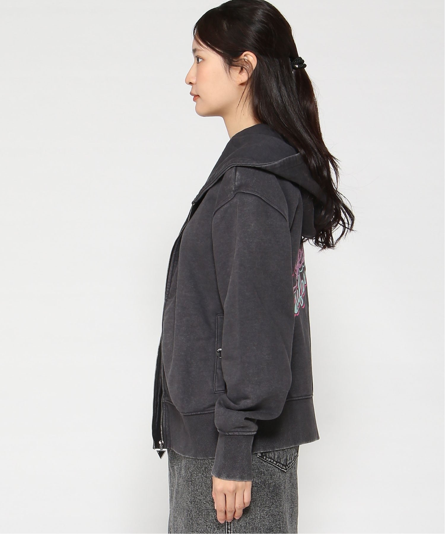 GUESS パーカー (W)HOODED California Sweatshirt ゲス トップス パーカー・フーディー ブラック