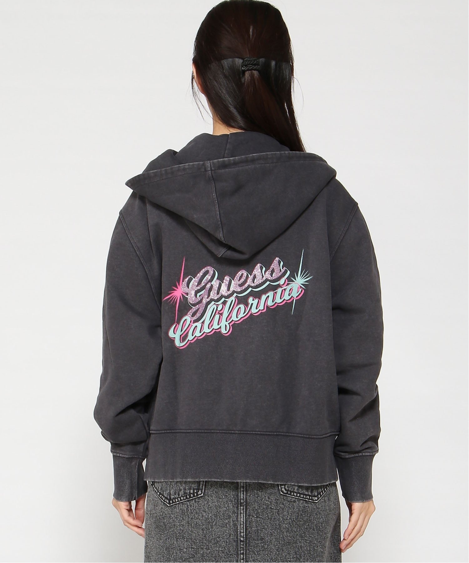 GUESS パーカー (W)HOODED California Sweatshirt ゲス トップス パーカー・フーディー ブラック