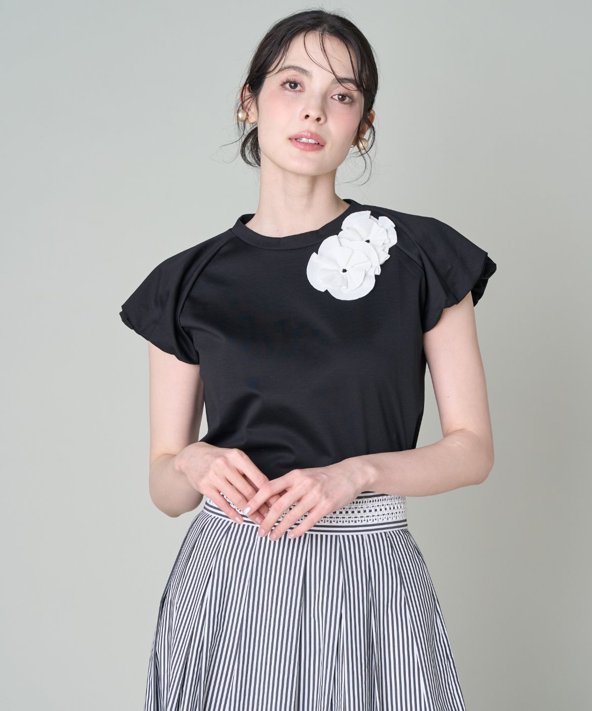 Maglie par ef-de 《大きいサイズ》 フラワーバルーンスリーブTシャツ マーリエ ル カセット トップス カットソー・Tシャツ ブラック