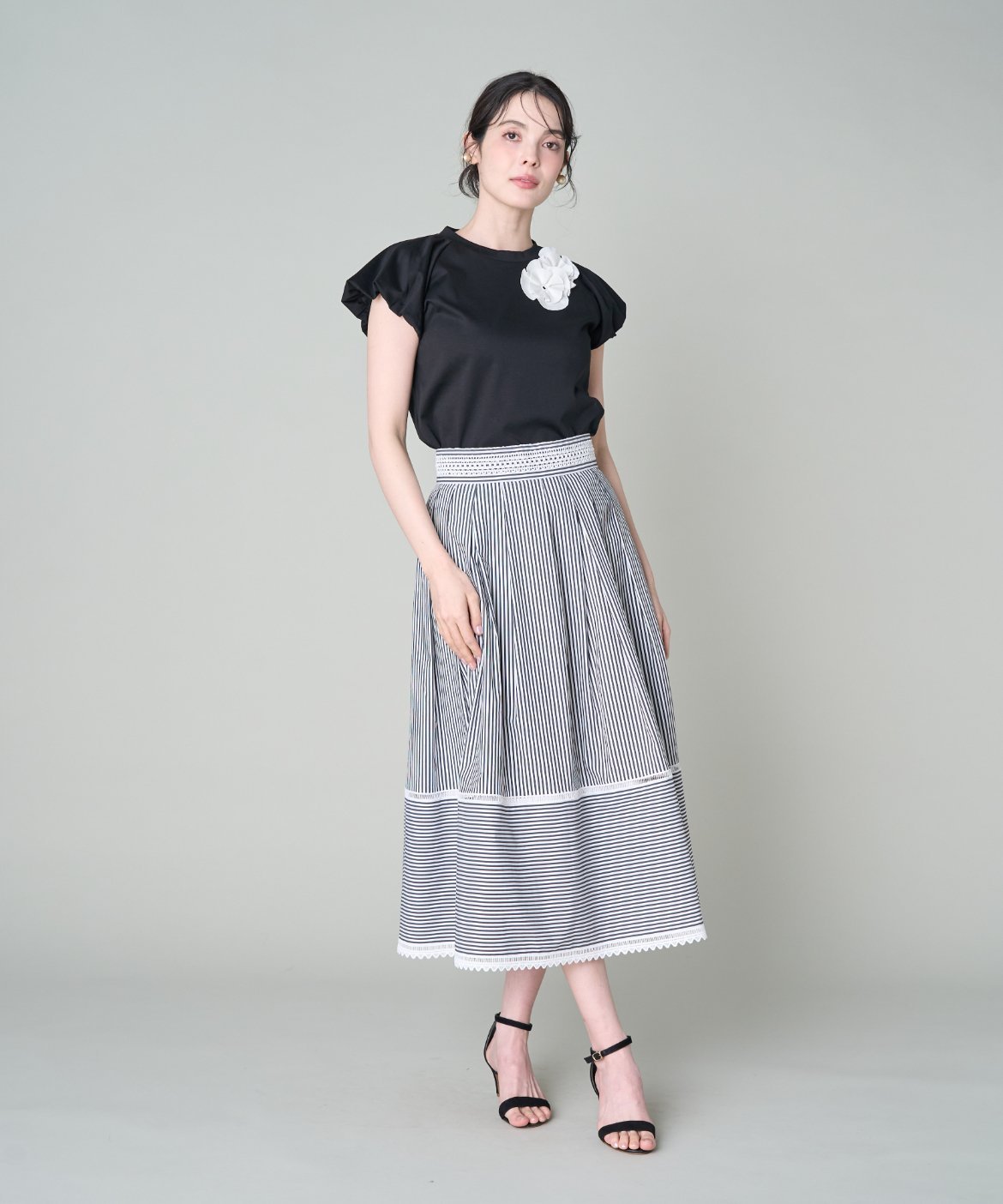 Maglie par ef-de 《大きいサイズ》 フラワーバルーンスリーブTシャツ マーリエ ル カセット トップス カットソー・Tシャツ ブラック