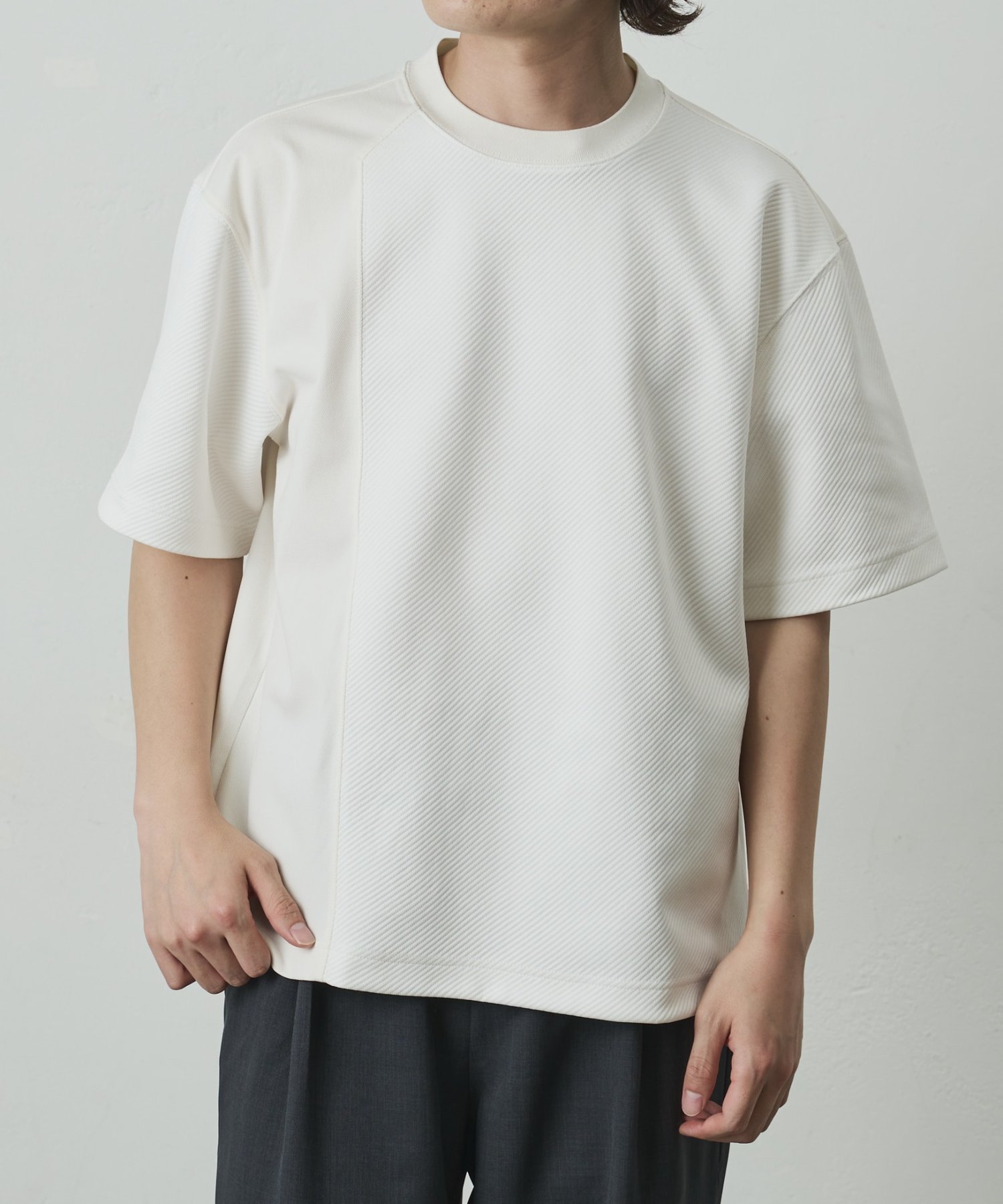 バイアススウィッチングTシャツ コロニー トゥーワンスリーナイン トップス カットソー・Tシャツ ホワイト グレー