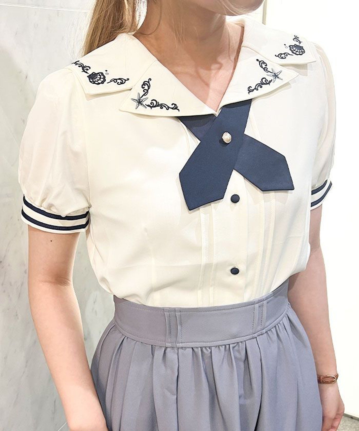 【SALE／10%OFF】axes femme POETIQUE アクアマリン刺繍BL アクシーズファム トップス シャツ・ブラウス ホワイト ブルー グリーン【送料無料】のサムネイル