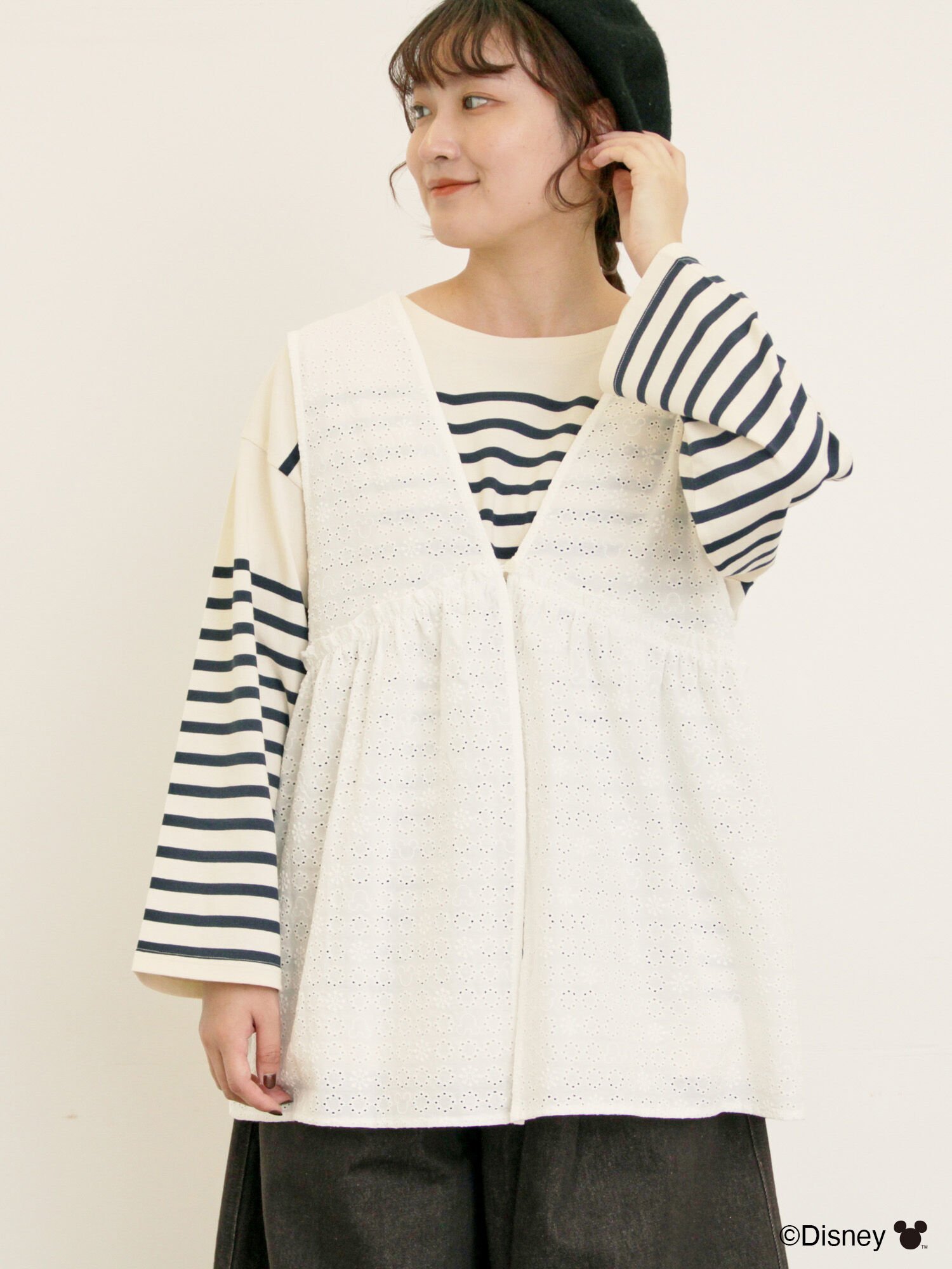 Samansa Mos2 【Disney】ミッキーマウス/レース柄ベスト サマンサモスモス ジャケット・アウター ダウンジャケット・ダウンベスト ブラック ホワイト【送料無料】のサムネイル