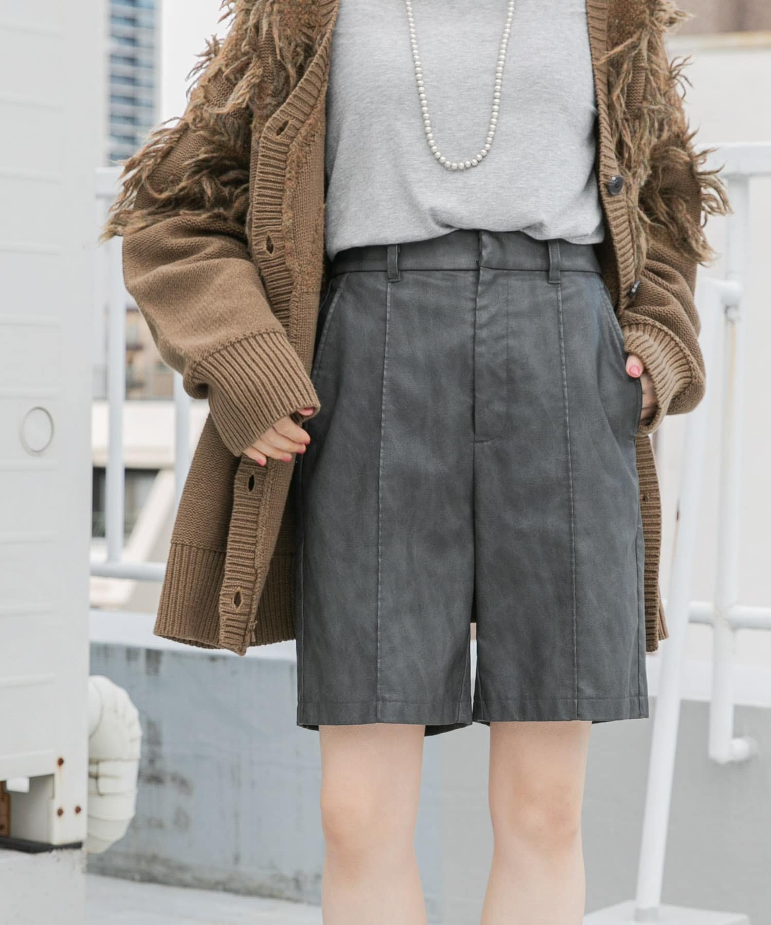 【SALE／55%OFF】KBF ピンタックショートパンツ ケービーエフ パンツ その他のパンツ ブラック ベージュ