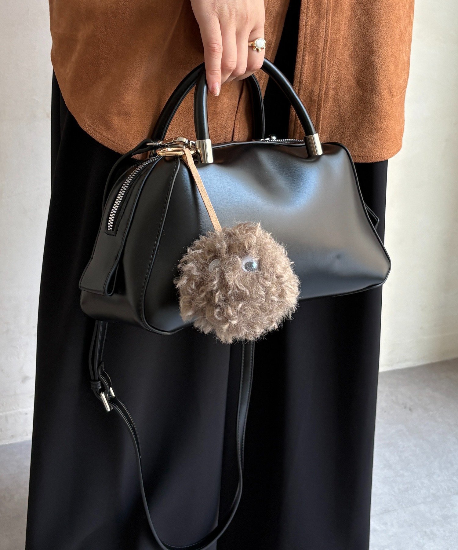 【SALE／70%OFF】DouDou めだまファーチャーム ドゥドゥ 財布・ポーチ・ケース その他の財布・ポーチ・ケース グレー ブラウン...