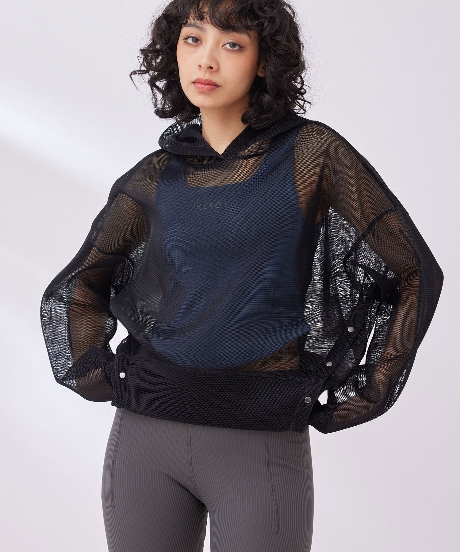 NERGY ダブルラッセルフーディプルオーバー ナージー トップス パーカー・フーディー ブラック グレー【送料無料】のサムネイル