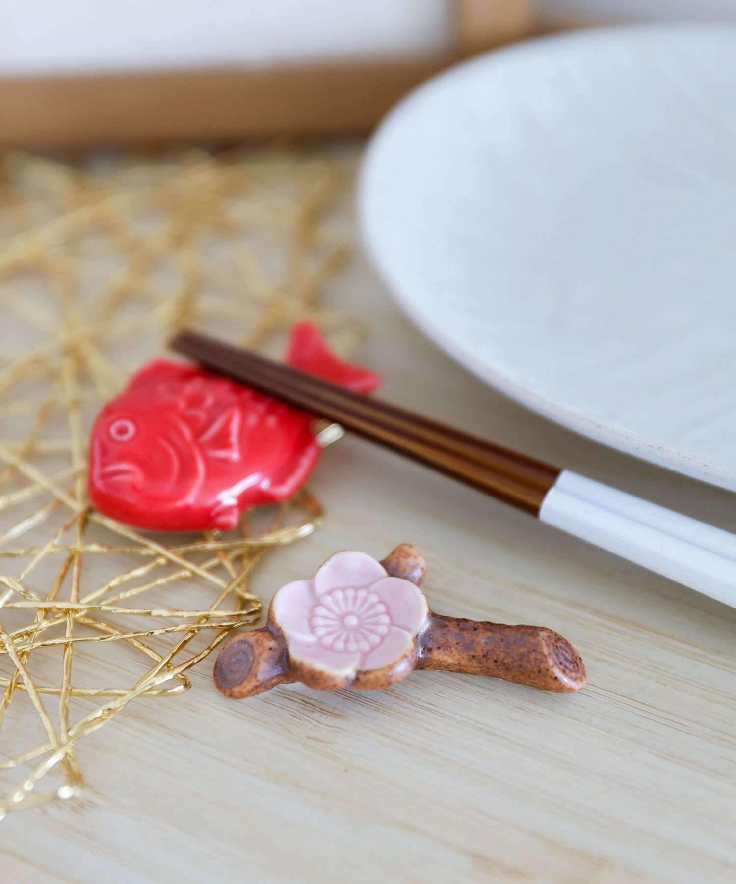 LAKOLE 縁起箸置き[枝梅] ラコレ 食器・調理器具・キッチン用品 カトラリー
