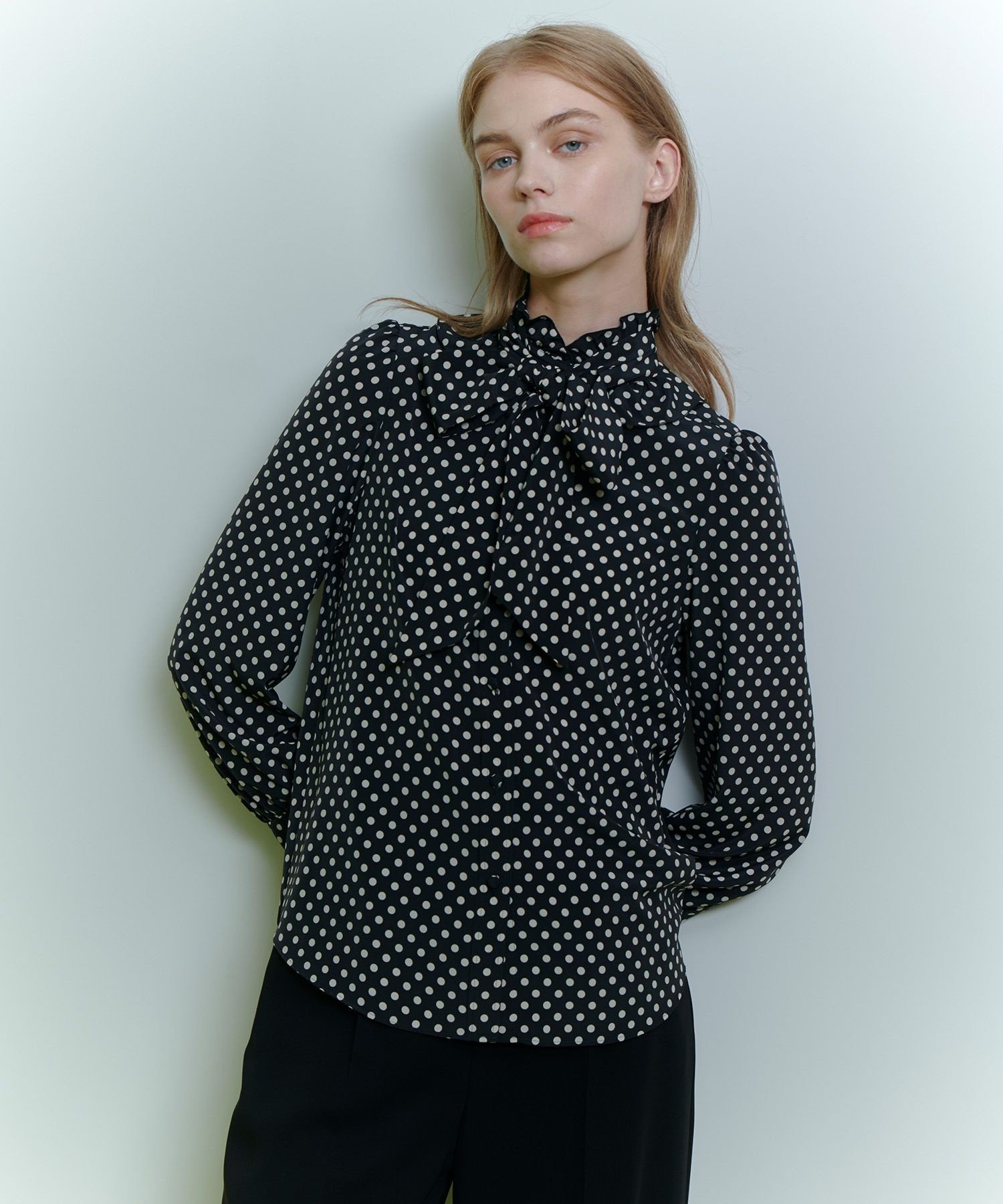 LOULOU WILLOUGHBY デシンドットフリルボウタイブラウス アルアバイル トップス シャツ・ブラウス ベージュ ブラック