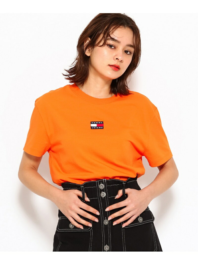 TOMMY JEANS (W)TOMMY HILFIGER(トミーヒルフィガー) バッジロゴTシャツ トミーヒルフィガー トップス カットソー・Tシャツ オレンジ カーキ ネイビー ブラック ベージュ ホワイト【送料無料】