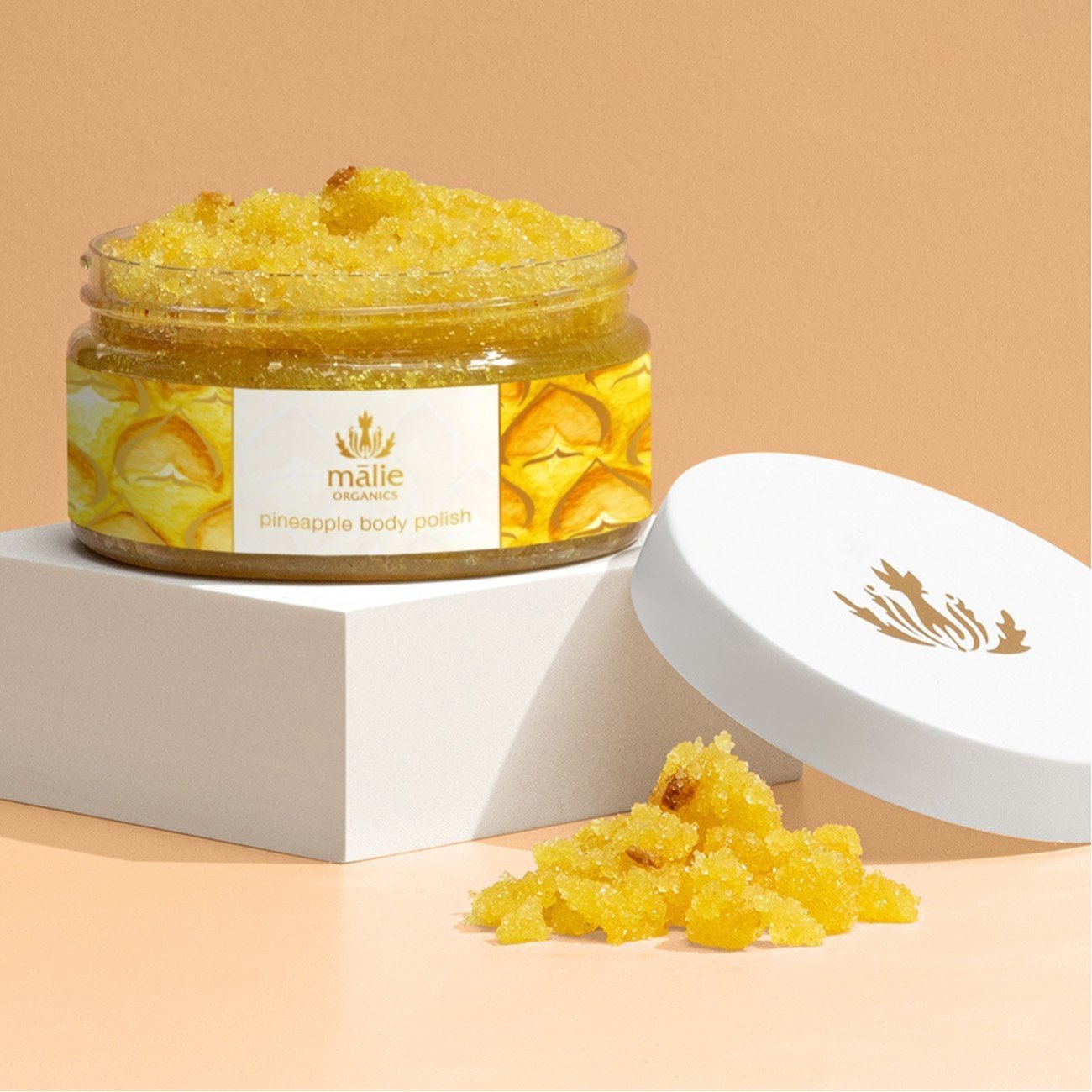 Malie Organics（マリエオーガ二クス）(公式)ボディポリッシュ Pineappleオーガニックボタニカルオイルと、ミネラルを豊富に含んだハワイアンシュガーを合わせて、丁寧に製法されたボディポリッシュ。お肌を優しくいたわりながら角質を取り除き、滑らかで潤いのある肌へ。いつものシャワータイムをこの優雅なトリートメントで、非日常的な時間へと変えてくれます。■Pineapple(パイナップル)甘酸っぱく、ジューシーで今にも食べたくなってしまいそうなパイナップルの瑞々しい香りを是非お試しください。・メーカー名又は販売者名：株式会社レイジーワークス・商品区分：化粧品・原産国：アメリカ・内容量：226g型番：MO-BP-PA0136-0-F JS7668【採寸】サイズ内容量(g)226g226g商品のサイズについて【商品詳細】アメリカサイズ：226g※画面上と実物では多少色具合が異なって見える場合もございます。ご了承ください。商品のカラーについて 【予約商品について】 ※「先行予約販売中」「予約販売中」をご注文の際は予約商品についてをご確認ください。Malie Organics（マリエオーガ二クス）(公式)ボディポリッシュ Pineappleオーガニックボタニカルオイルと、ミネラルを豊富に含んだハワイアンシュガーを合わせて、丁寧に製法されたボディポリッシュ。お肌を優しくいたわりながら角質を取り除き、滑らかで潤いのある肌へ。いつものシャワータイムをこの優雅なトリートメントで、非日常的な時間へと変えてくれます。■Pineapple(パイナップル)甘酸っぱく、ジューシーで今にも食べたくなってしまいそうなパイナップルの瑞々しい香りを是非お試しください。・メーカー名又は販売者名：株式会社レイジーワークス・商品区分：化粧品・原産国：アメリカ・内容量：226g型番：MO-BP-PA0136-0-F JS7668【採寸】サイズ内容量(g)226g226g商品のサイズについて【商品詳細】アメリカサイズ：226g※画面上と実物では多少色具合が異なって見える場合もございます。ご了承ください。商品のカラーについて 【予約商品について】 ※「先行予約販売中」「予約販売中」をご注文の際は予約商品についてをご確認ください。■重要なお知らせ※ 当店では、ギフト配送サービス及びラッピングサービスを行っておりません。ご注文者様とお届け先が違う場合でも、タグ（値札）付「納品書 兼 返品連絡票」同梱の状態でお送り致しますのでご了承ください。 ラッピング・ギフト配送について※ 2点以上ご購入の場合、全ての商品が揃い次第一括でのお届けとなります。お届け予定日の異なる商品をお買い上げの場合はご注意下さい。お急ぎの商品がございましたら分けてご購入いただきますようお願い致します。発送について ※ 買い物カートに入れるだけでは在庫確保されませんのでお早めに購入手続きをしてください。当店では在庫を複数サイトで共有しているため、同時にご注文があった場合、売切れとなってしまう事がございます。お手数ですが、ご注文後に当店からお送りする「ご注文内容の確認メール」をご確認ください。ご注文の確定について ※ Rakuten Fashionの商品ページに記載しているメーカー希望小売価格は、楽天市場「商品価格ナビ」に登録されている価格に準じています。 商品の価格についてMalie OrganicsMalie Organicsのボディスクラブボディケア・オーラルケアご注文・お届けについて発送ガイドラッピンググッズ3,980円以上送料無料ご利用ガイド