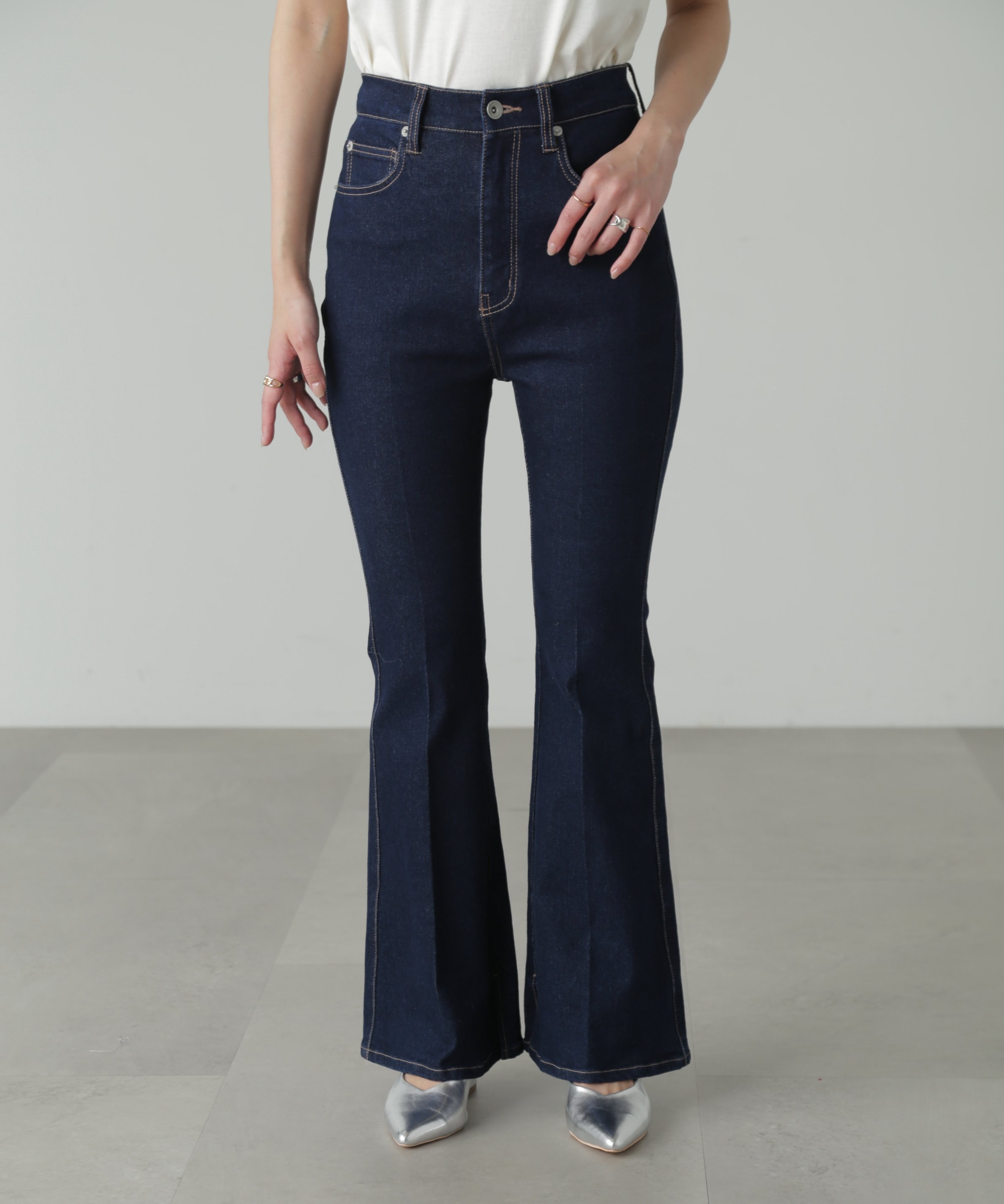 FREE'S MART 【3サイズ展開XS-M] 内スリットベルボトムデニムパンツ フリーズ マート パンツ その他のパンツ ブルー ブラック【送料無料】のサムネイル