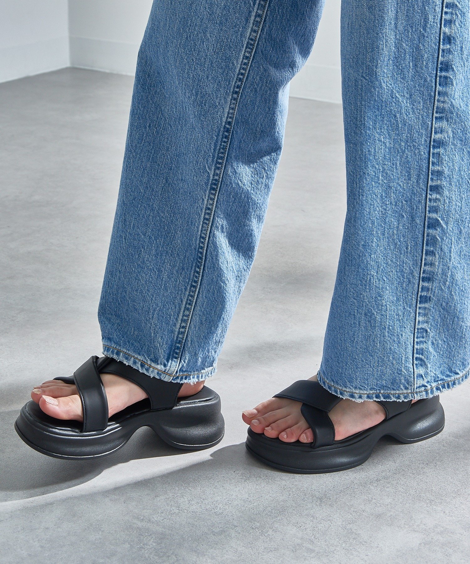 【SALE／52%OFF】MAGASIN DE MODE Chou Chou MAGASIN DE MODE Chou Chou/ボリュームソールクロスストラップサンダル KNF127 セットアップセブン シューズ・靴 サンダル ブラック