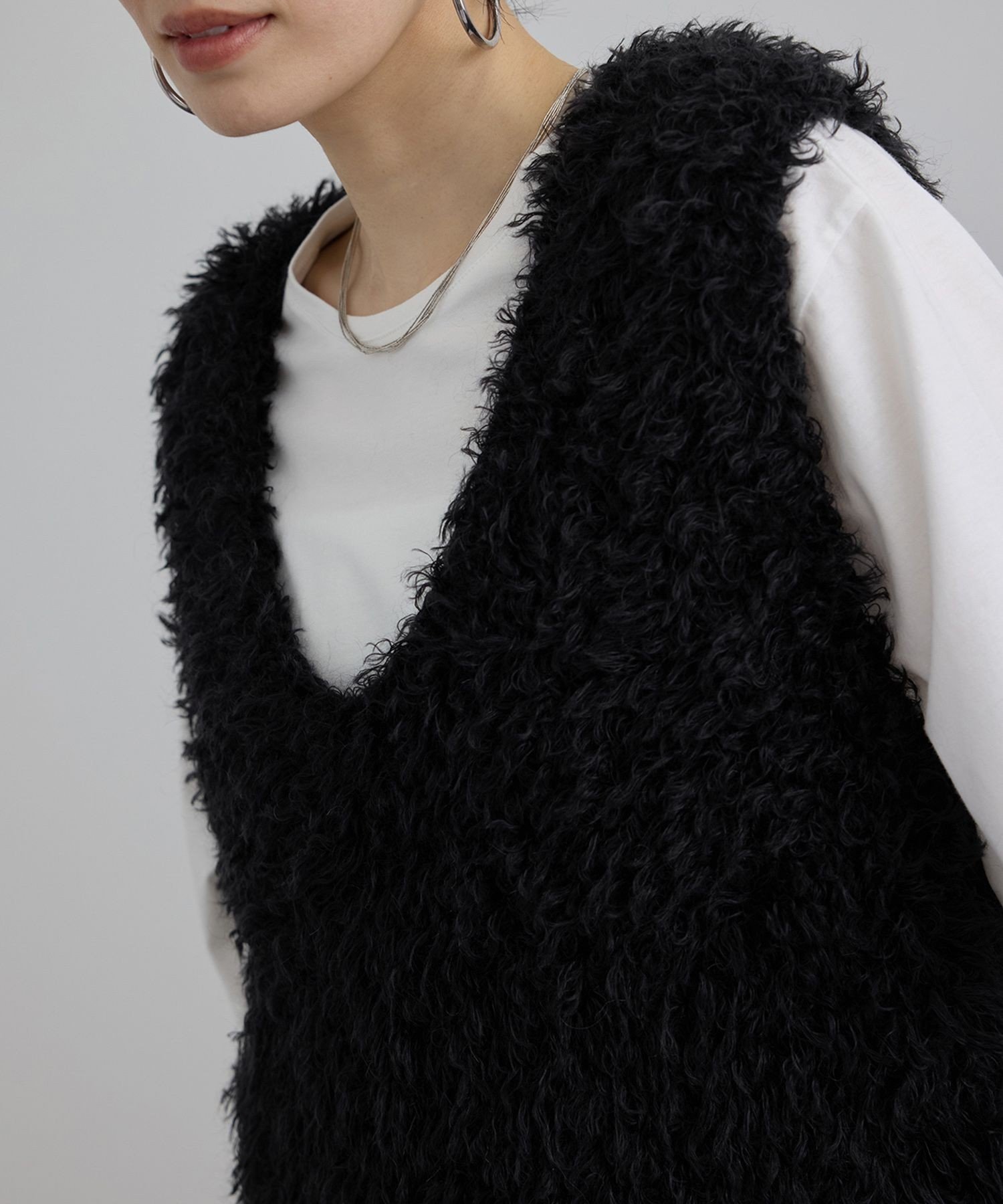 SALON adam et rope' カーリーモヘアクロップドベスト サロン アダム エ ロペ トップス ベスト・ジレ ブラック ホワイト【送料無料】