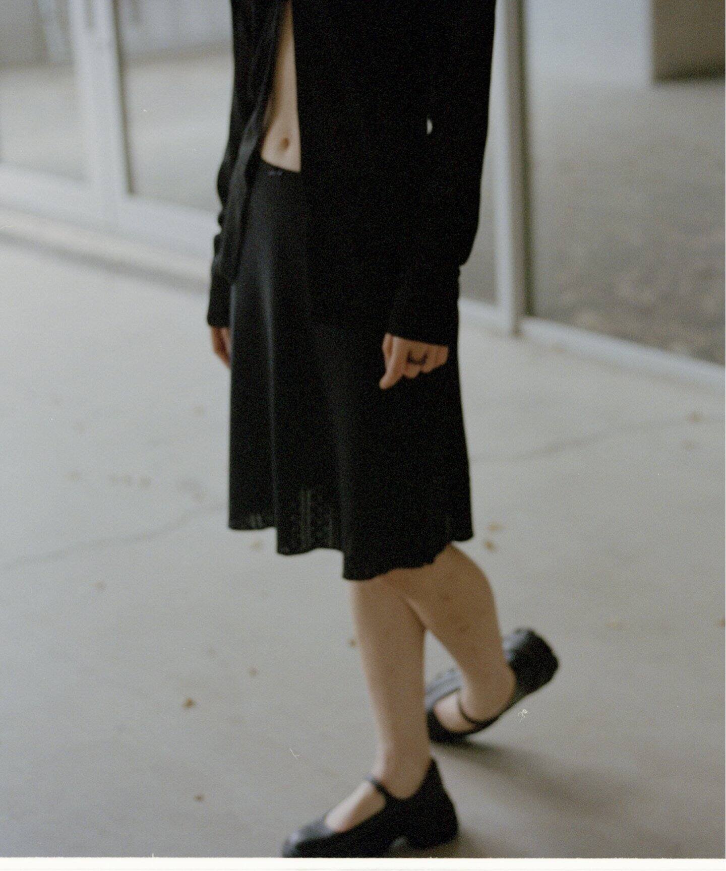 Charles Chaton THE SLIP SKIRT │ COU COU シャルル シャトン スカート ミディアムスカート ブラック ホワイト【送料無料】のサムネイル