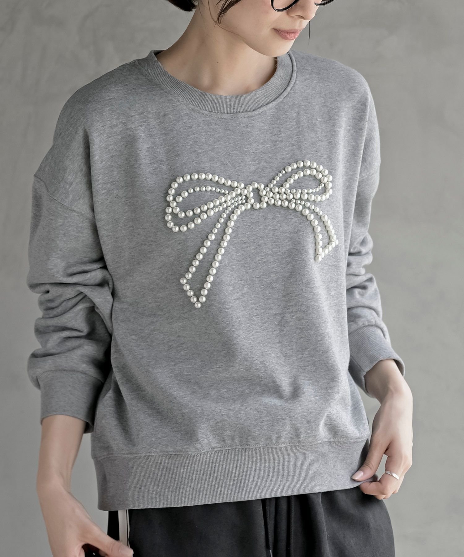 rps パールリボンモチーフ裏毛プルオーバー アールピーエス トップス スウェット・トレーナー ネイビー..