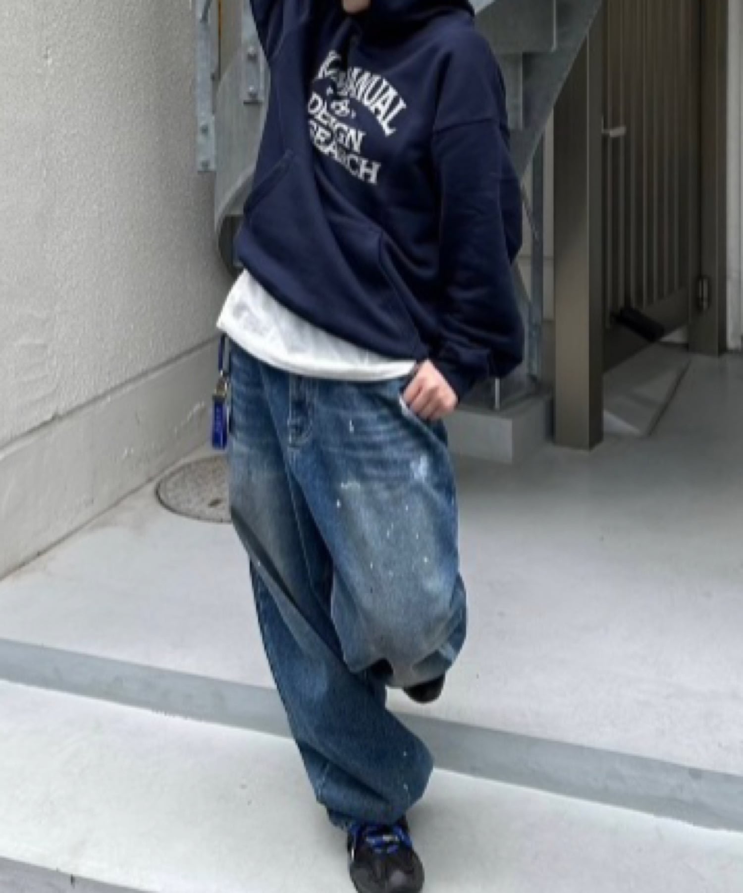 Chikashitsu + 【Chikashitsu +】painted buggy denim pants / デニム ジーンズ ペイントデニム ネバーマインドザエックスユー／チカシツプラス パンツ スラックス・ドレスパンツ ブルー【送料無料】