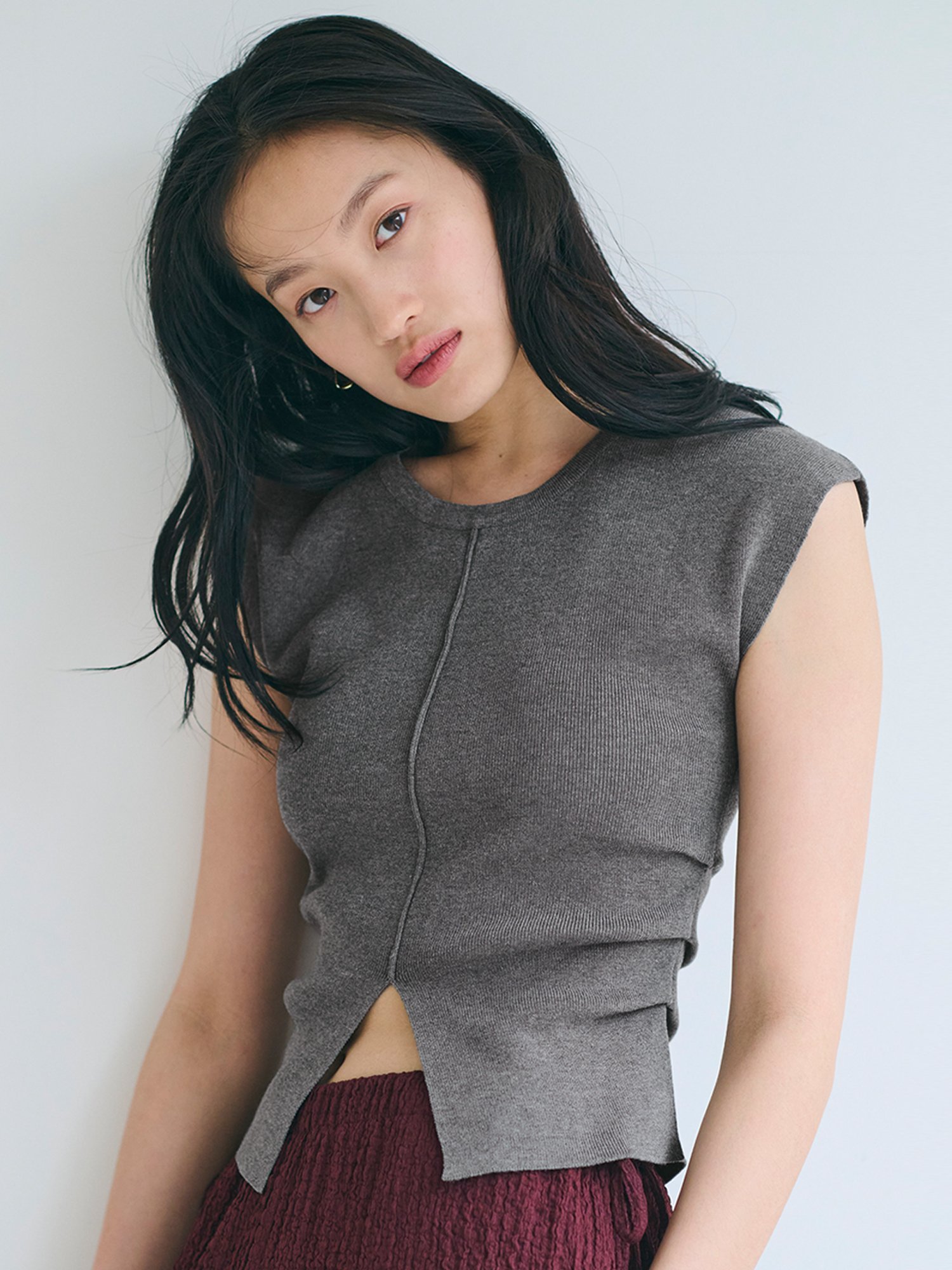 coca フロントスリットニット コカ トップス ニット グレー ブラックのサムネイル