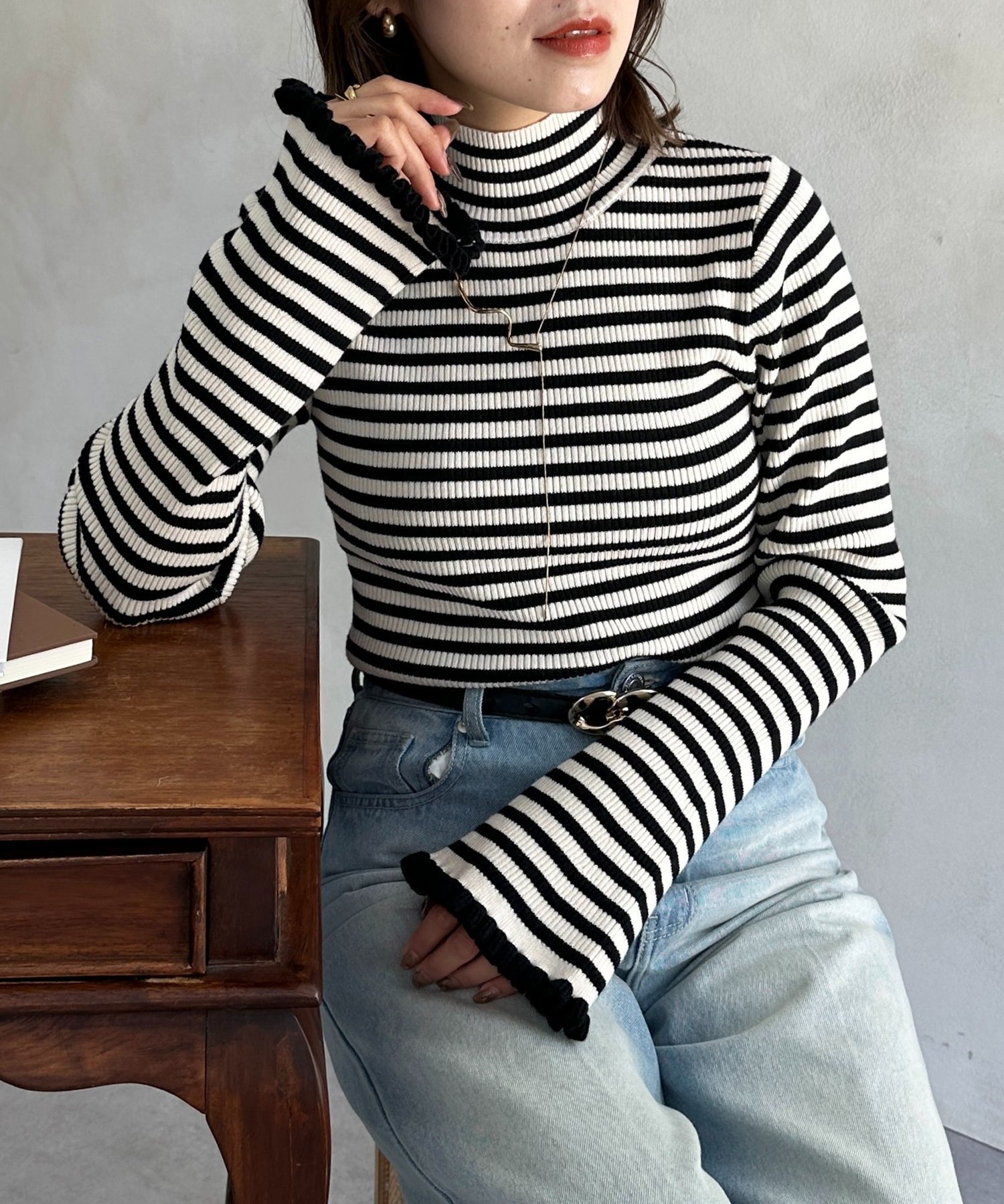 Thevon. 袖フリルフレアスリーブハイネックニット ゼヴォン トップス ニット ホワイト レッド ブラック【送料無料】