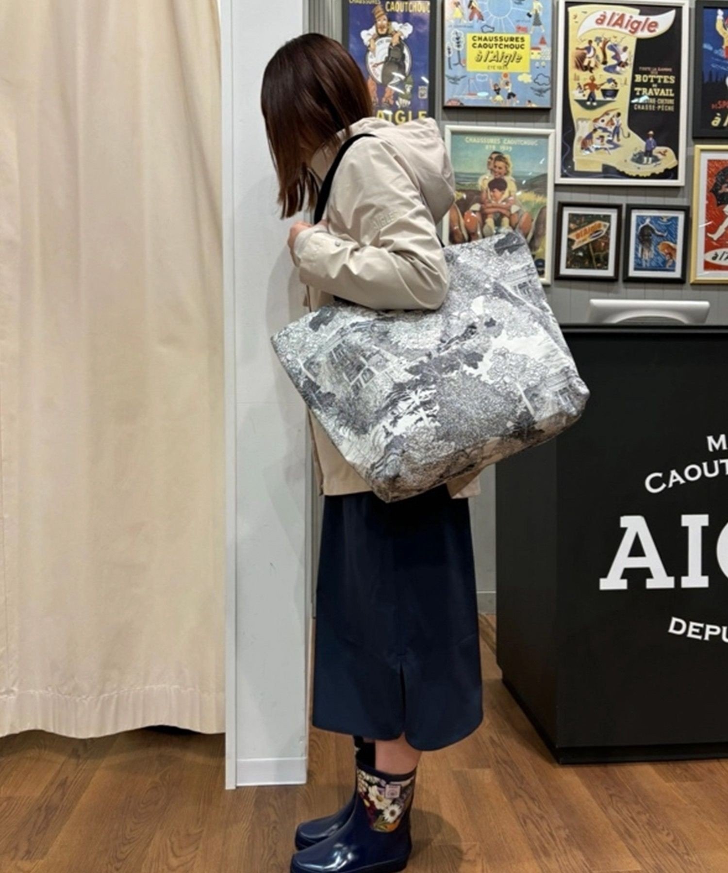 【SALE／30%OFF】AIGLE 【国立自然史博物館】 プリントキャンバストートバッグ / 大容量 エーグル バッグ トートバッグ ホワイト【送料無料】