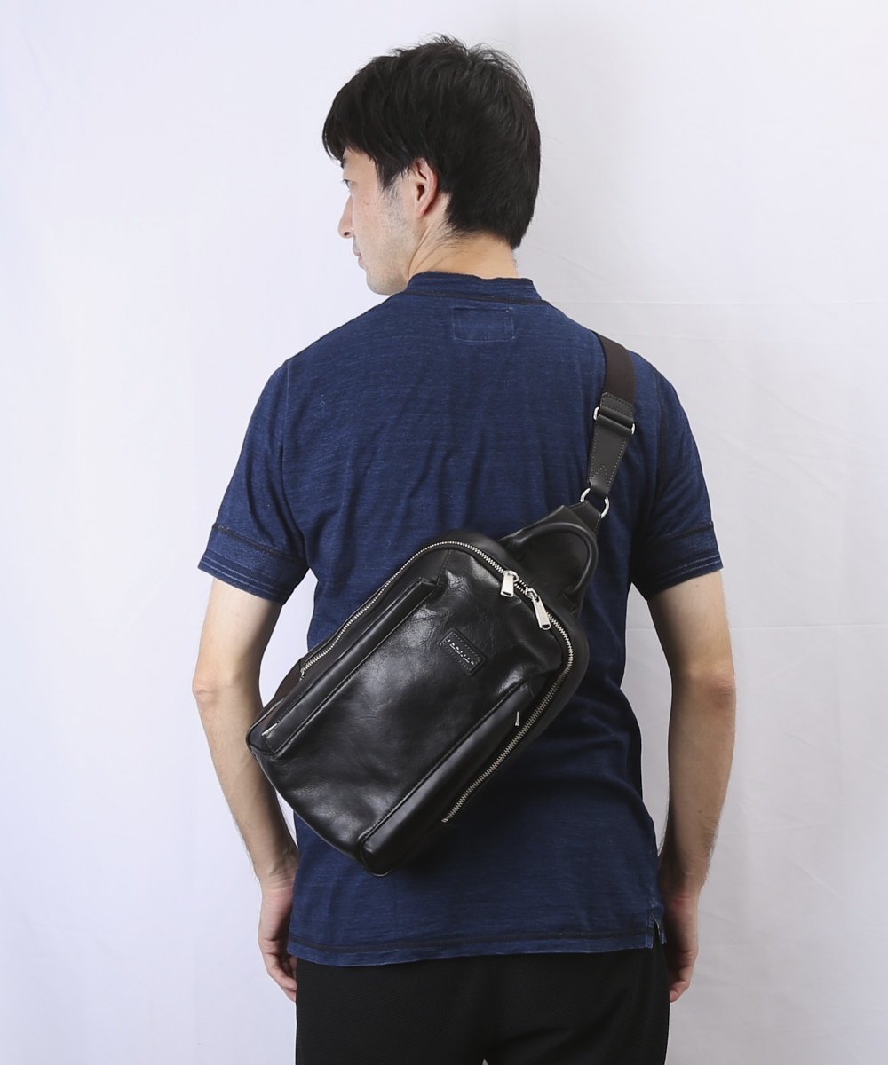 BACKYARD FAMILY INNFITH FIZZ 本革ボディバッグ ローラ バッグ ボディバッグ・ウエストポーチ ブラック【送料無料】