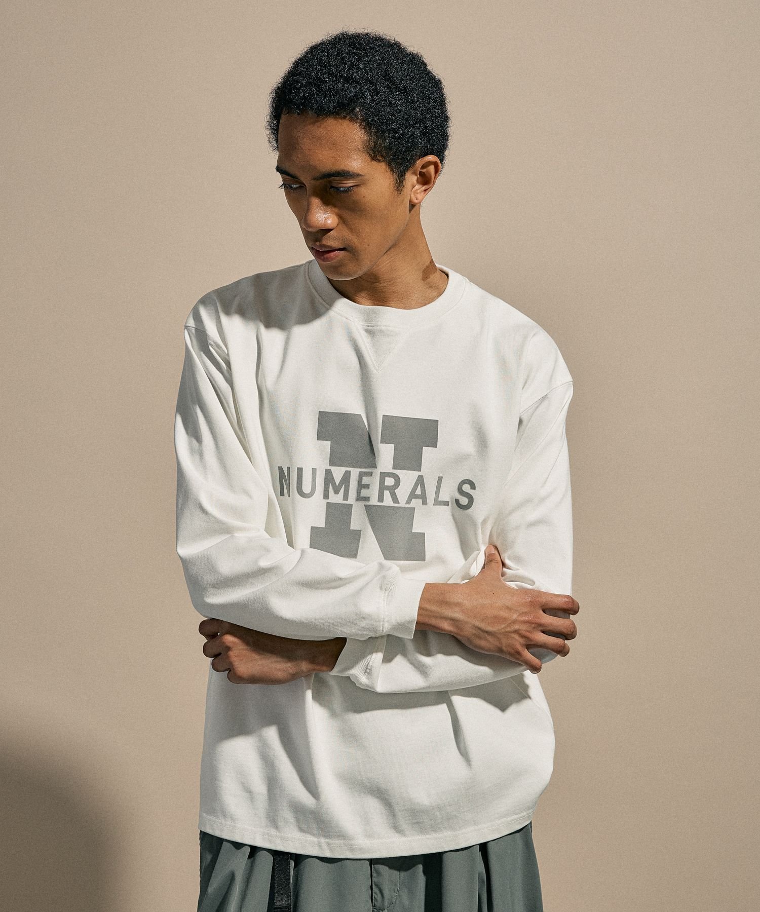 NUMERALS [NUMERALS]N-LOGO LONG SLEEVED T ニコアンド トップス カットソー・Tシャツ ブラック ホワイト