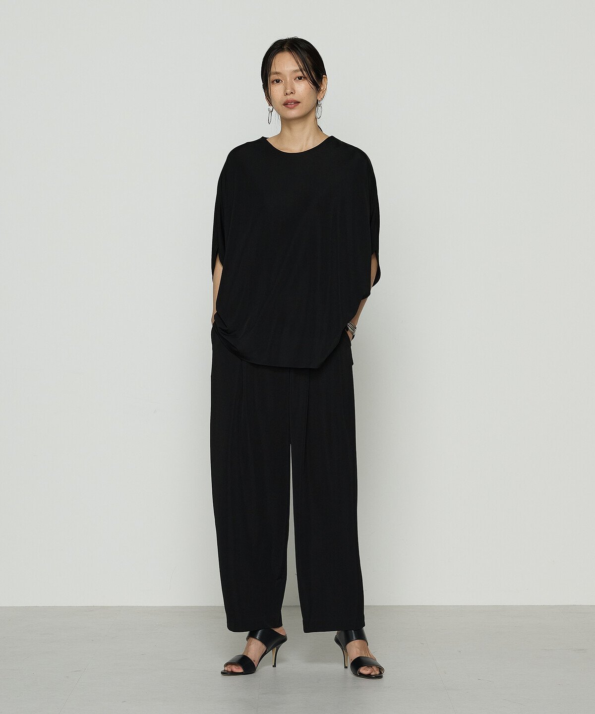 Gabardine K.T ハイテンションポンチライト ドレープタックパンツ コムサ パンツ その他のパンツ ブラック