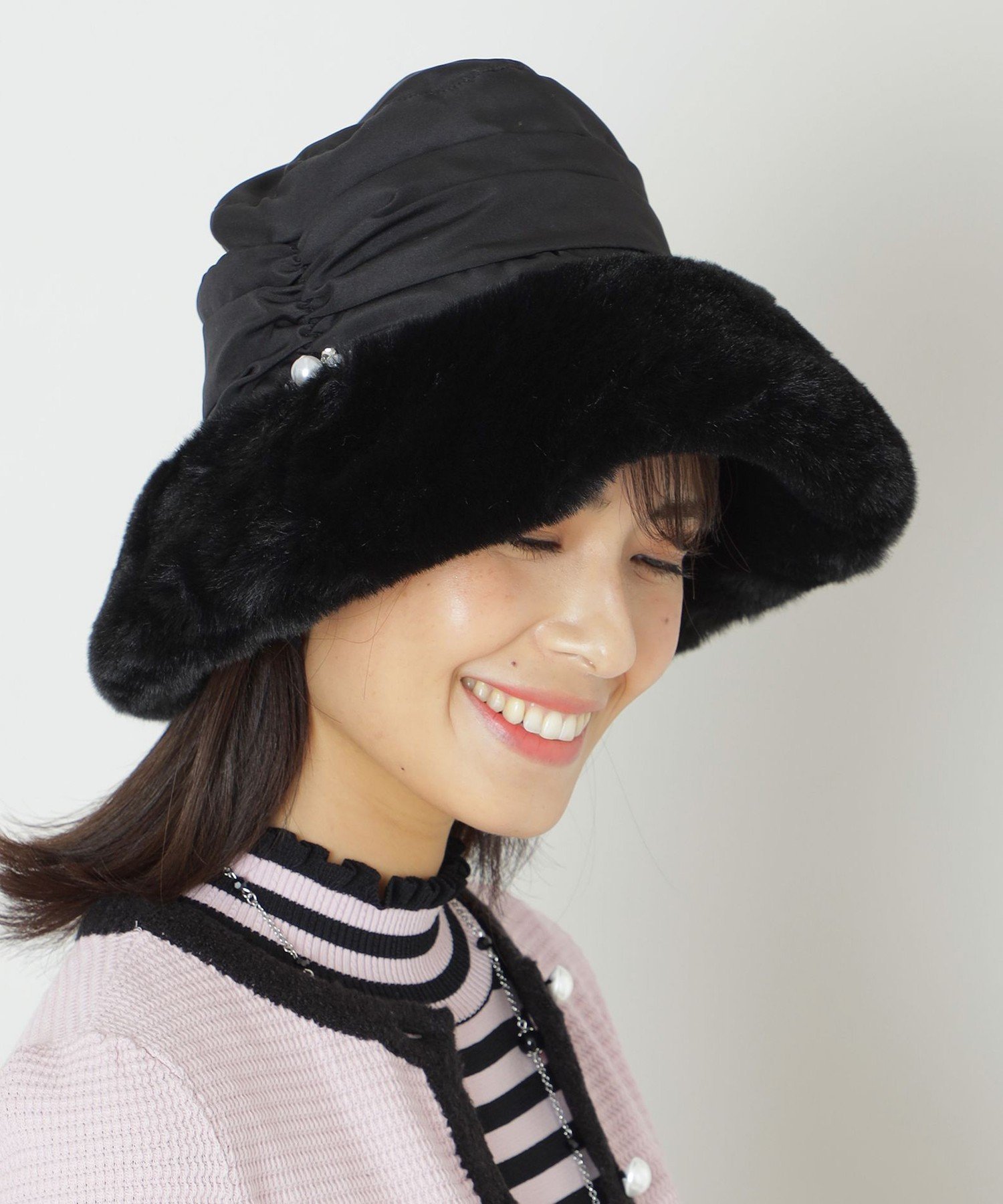 【SALE／20%OFF】TO BE CHIC フェイクファーコンビ バケットハット トゥー ビー シック 帽子 ハット ベージュ ブラック【送料無料】のサムネイル