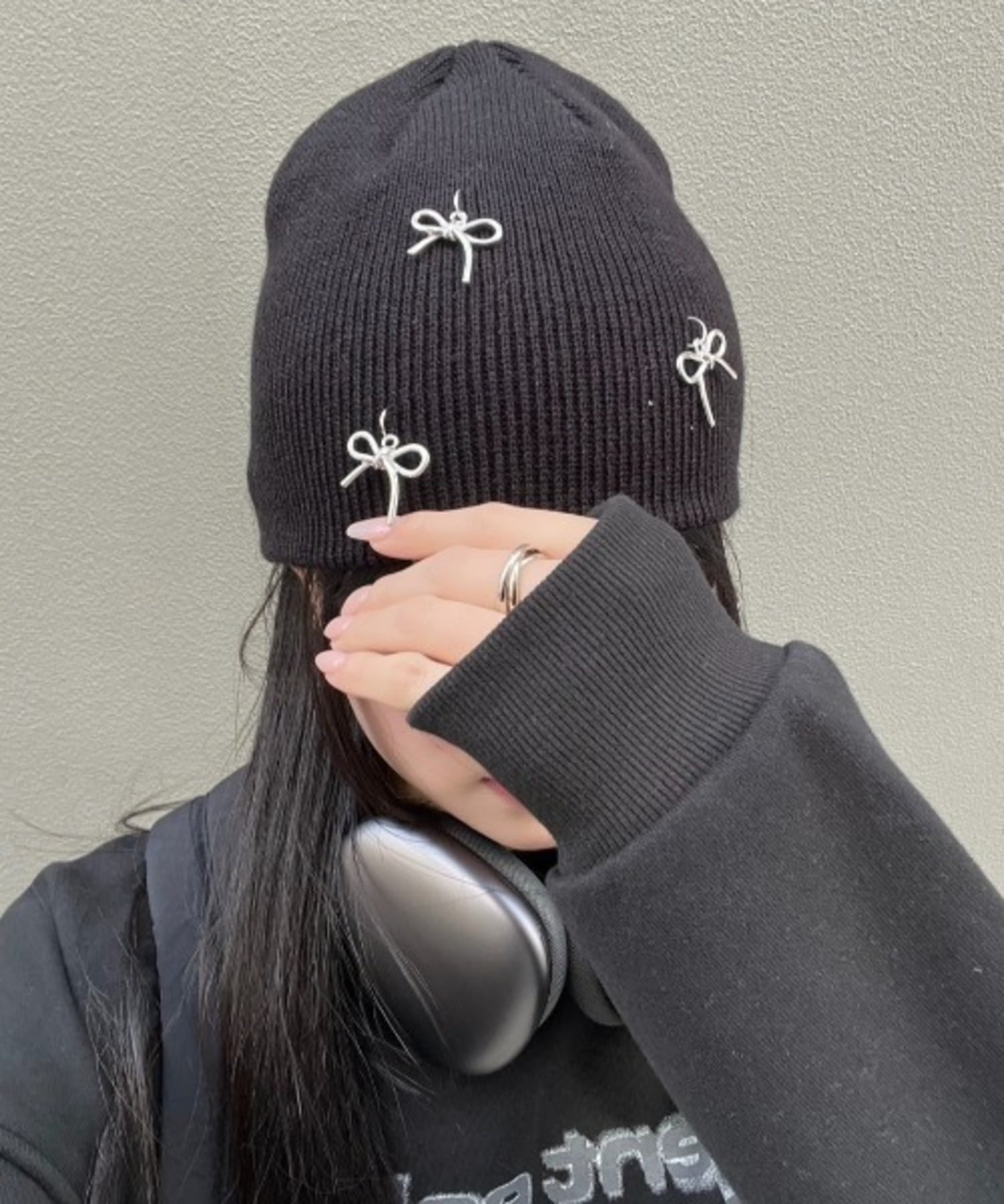 Chikashitsu + 【Chikashitsu +】ribbon beanie ネバーマインドザエックスユー／チカシツプラス 帽子 ニット帽・ビーニー グレー ブラック ホワイト【送料無料】