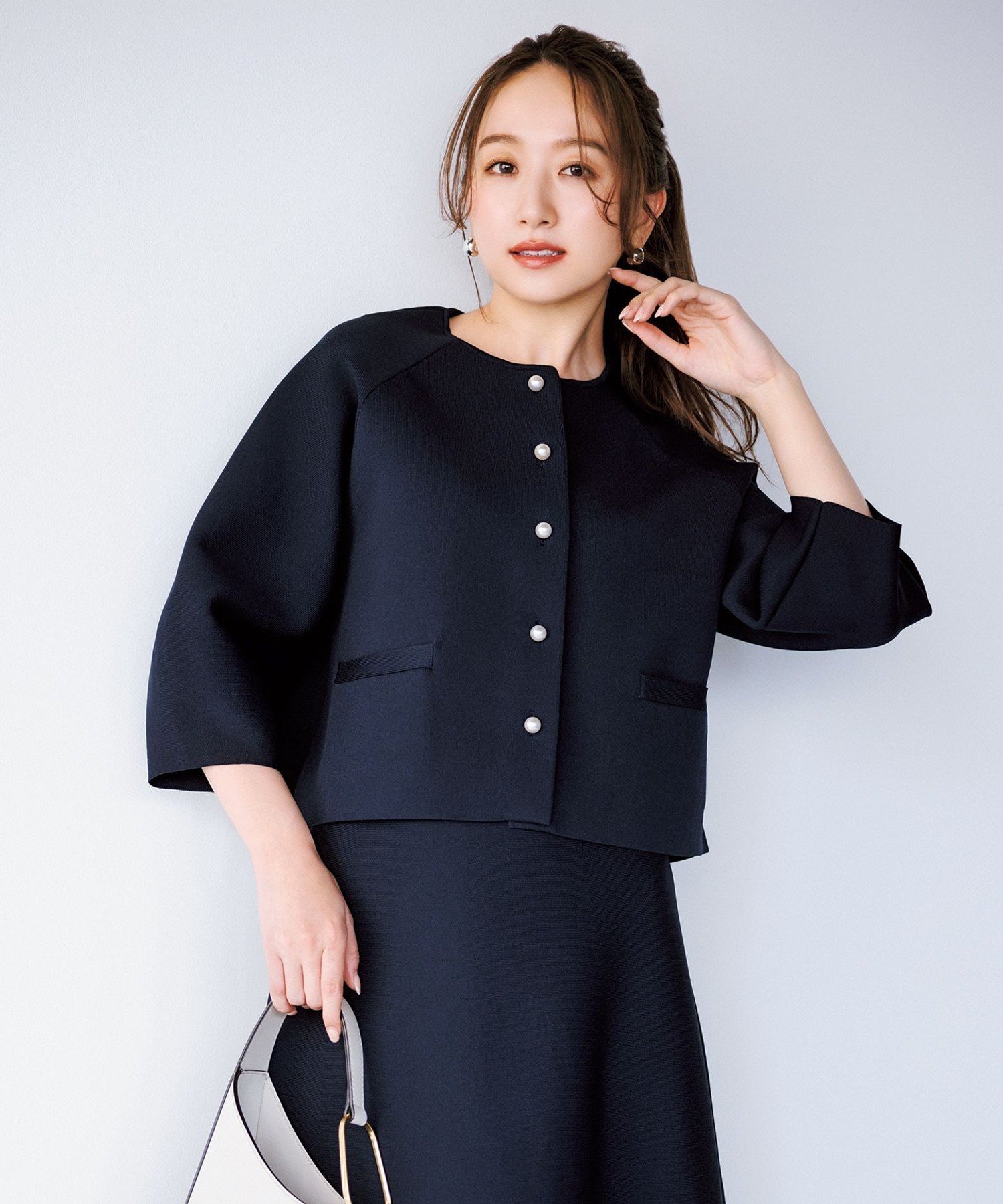 【SALE／20%OFF】UNFILO L BEAUTY FORM KNIT パールボタン カーディガン アンフィーロ トップス カーディガン ネイビー ブラック グレー【送料無料】のサムネイル