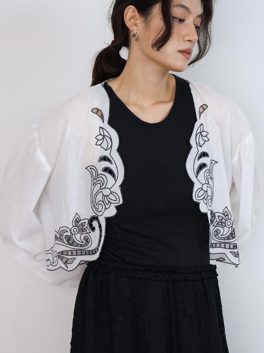 . Scallop embroidered blouse ラシュッド トップス シャツ・ブラウス ブラック ホワイト