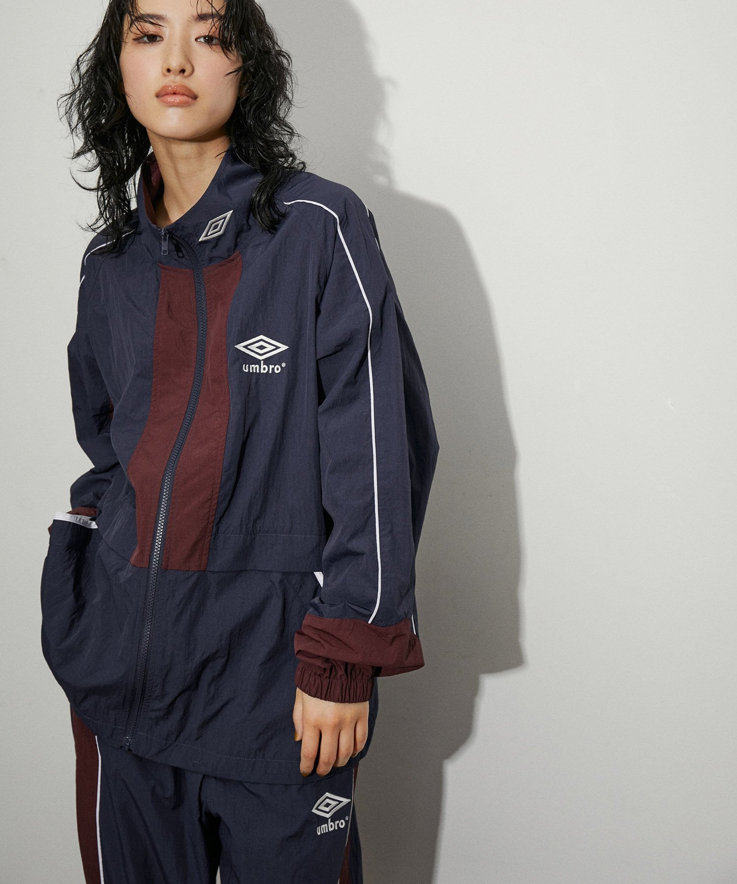 ADAM ET ROPE' FEMME 【UMBRO for ADAM ET ROPE'】TRACK JK アダムエロペ ジャケット・アウター ナイロンジャケット ネイビー【送料無料】のサムネイル